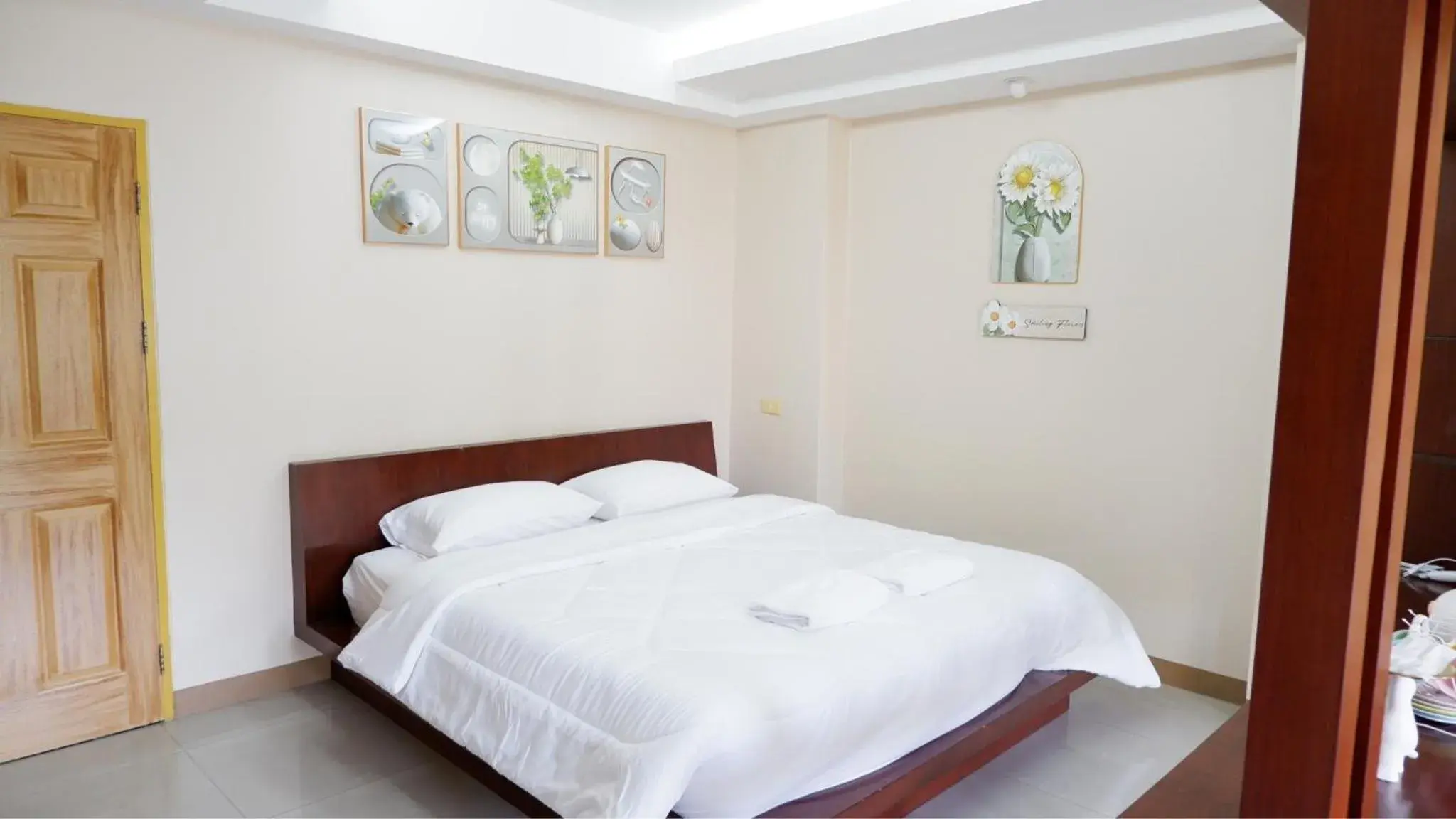 Deluxe Triple Room in Shi-ro-i Poshtel Deluxe Triple Room in Shi-ro-i Poshtel