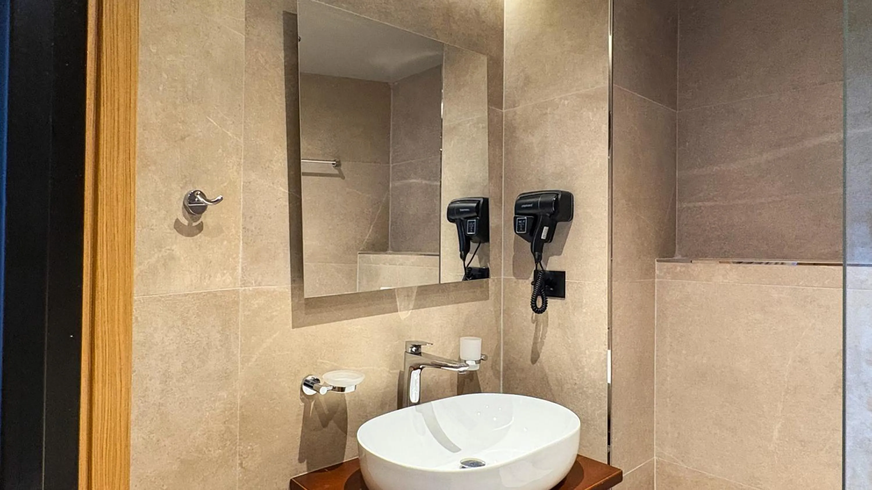 Shower in Furra Hotel