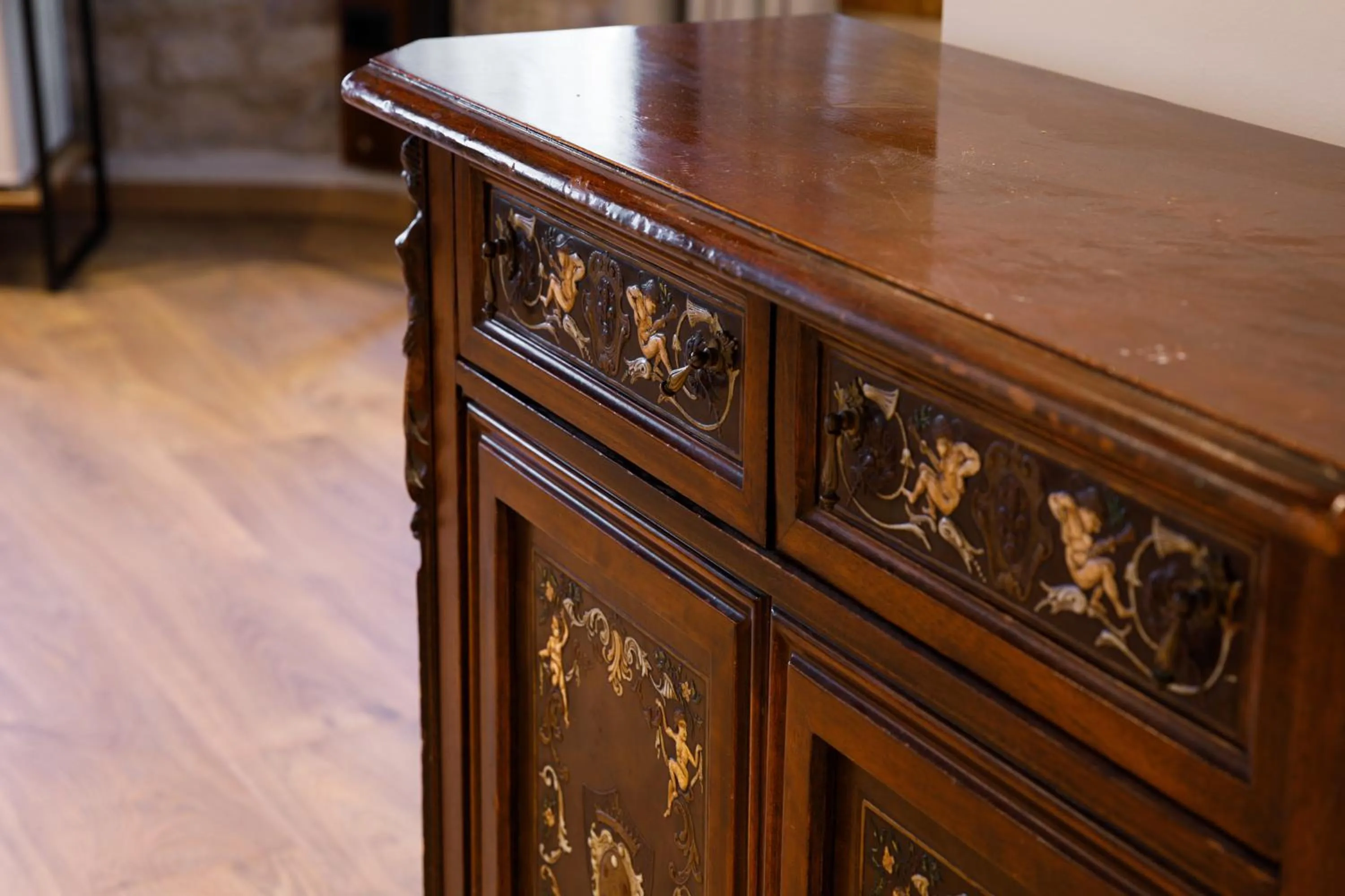 Decorative detail in Furra Hotel