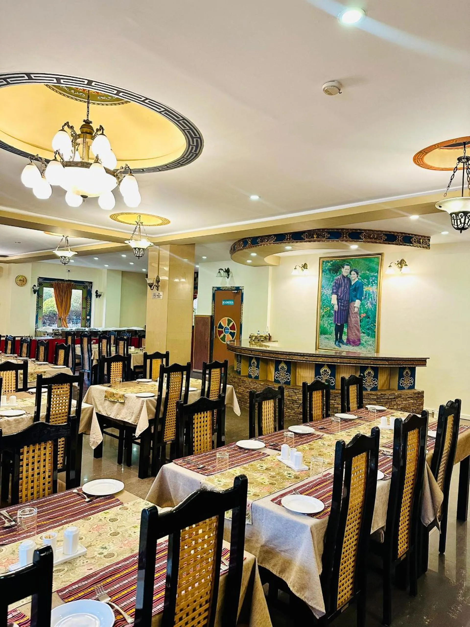 Restaurant/places to eat in Hotel Migmar