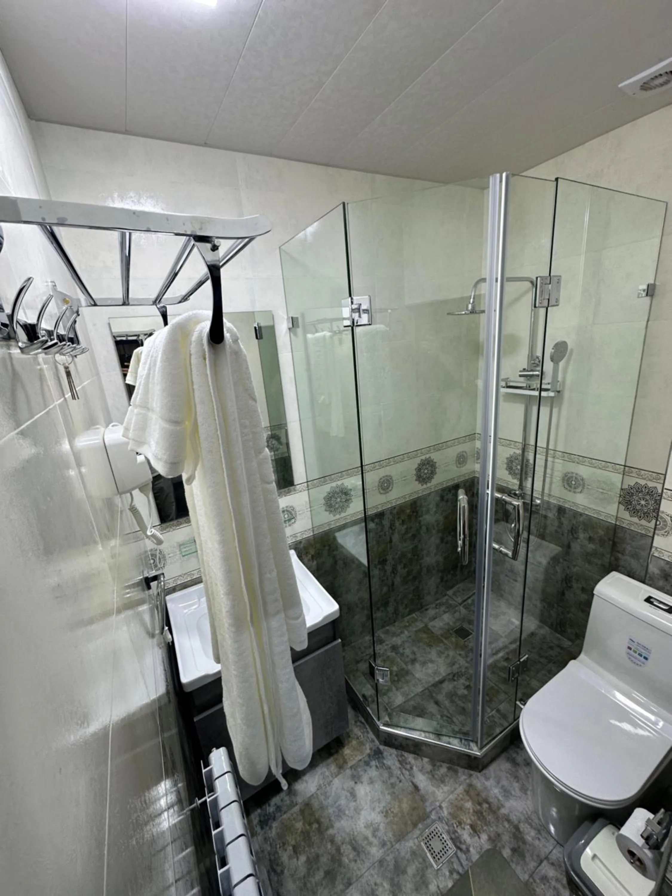 Shower in Dilfuz guest house boutique