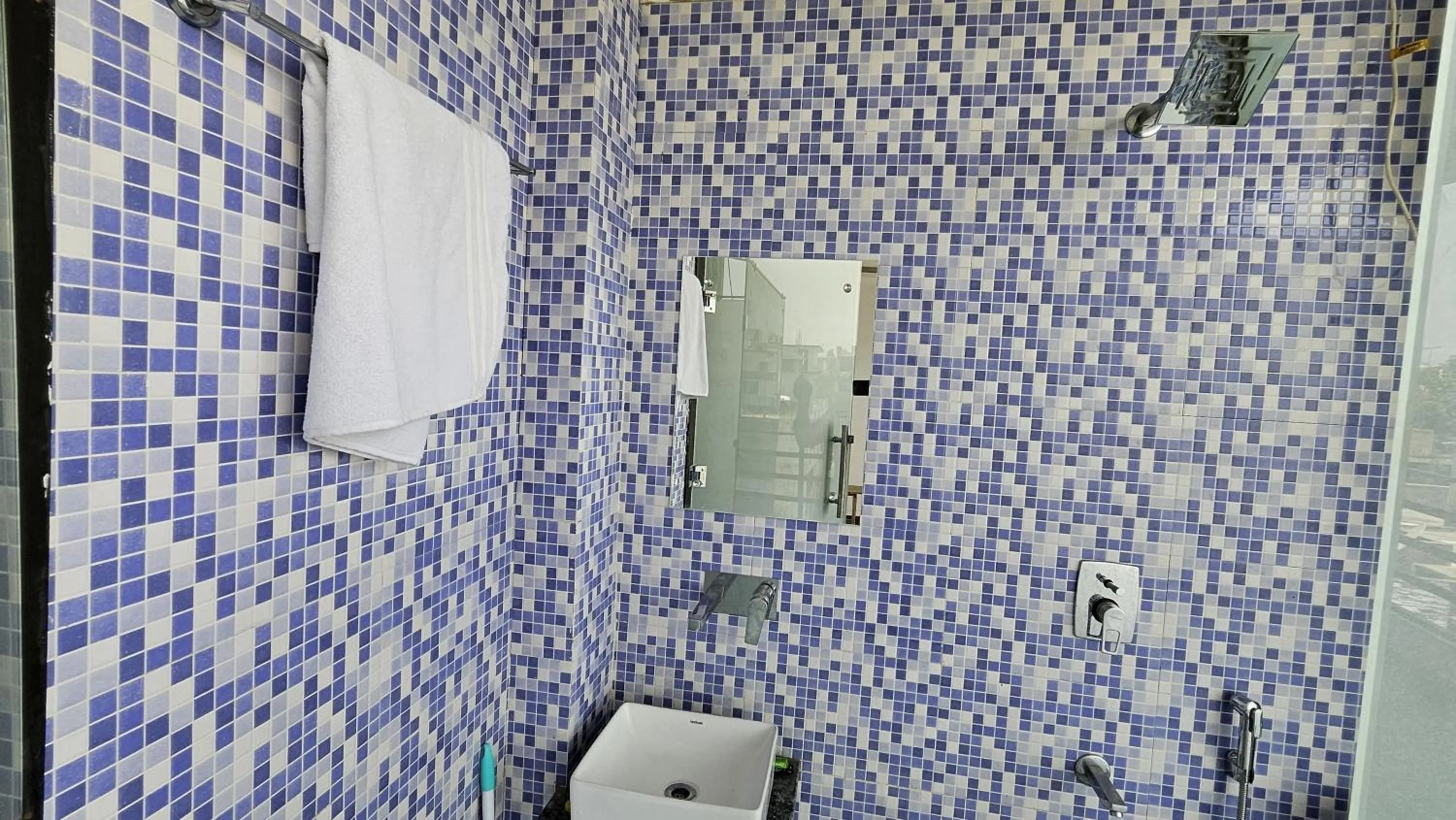 Bathroom in Jhansi Castle Inn