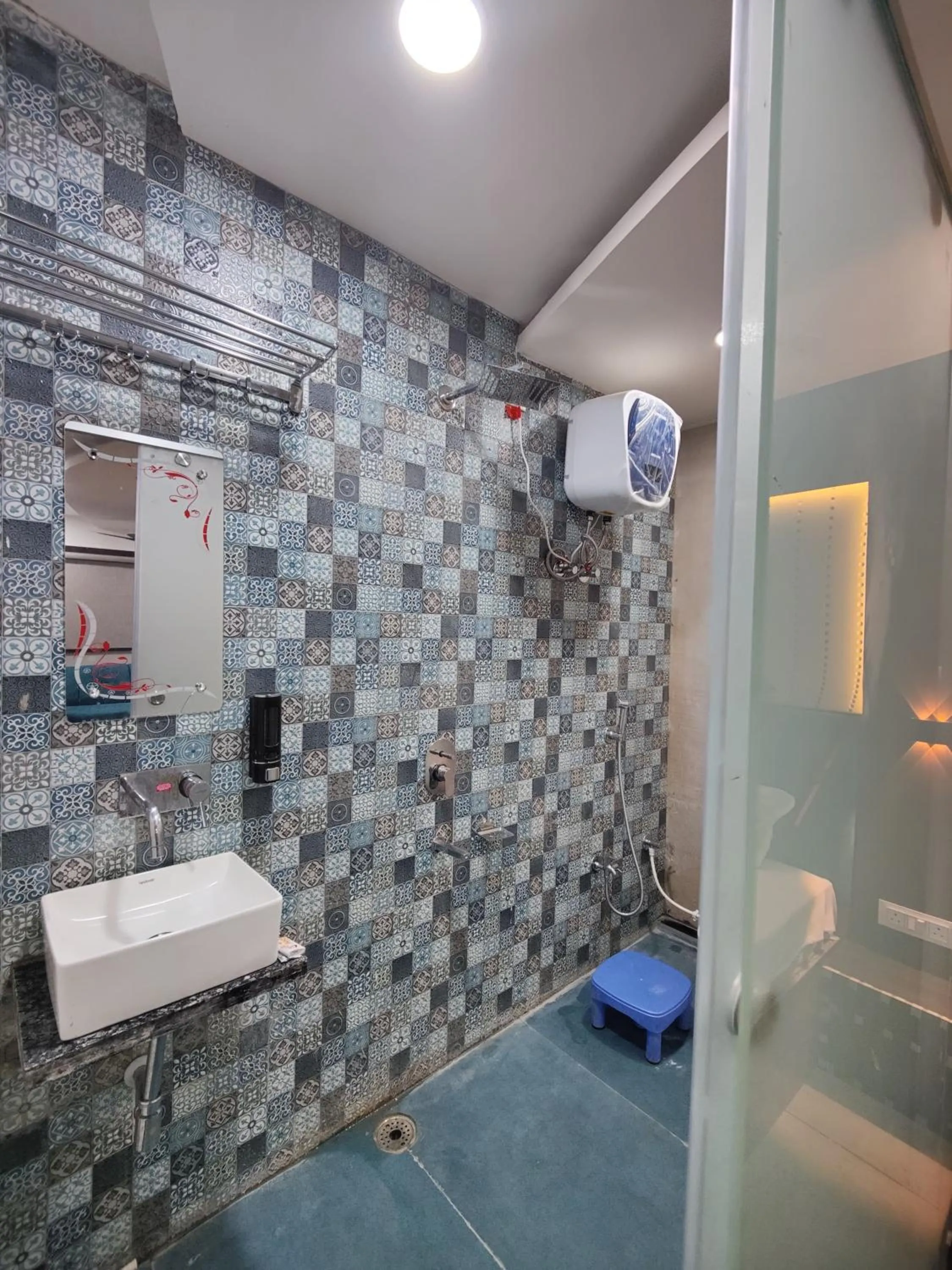 Bathroom in Jhansi Castle Inn