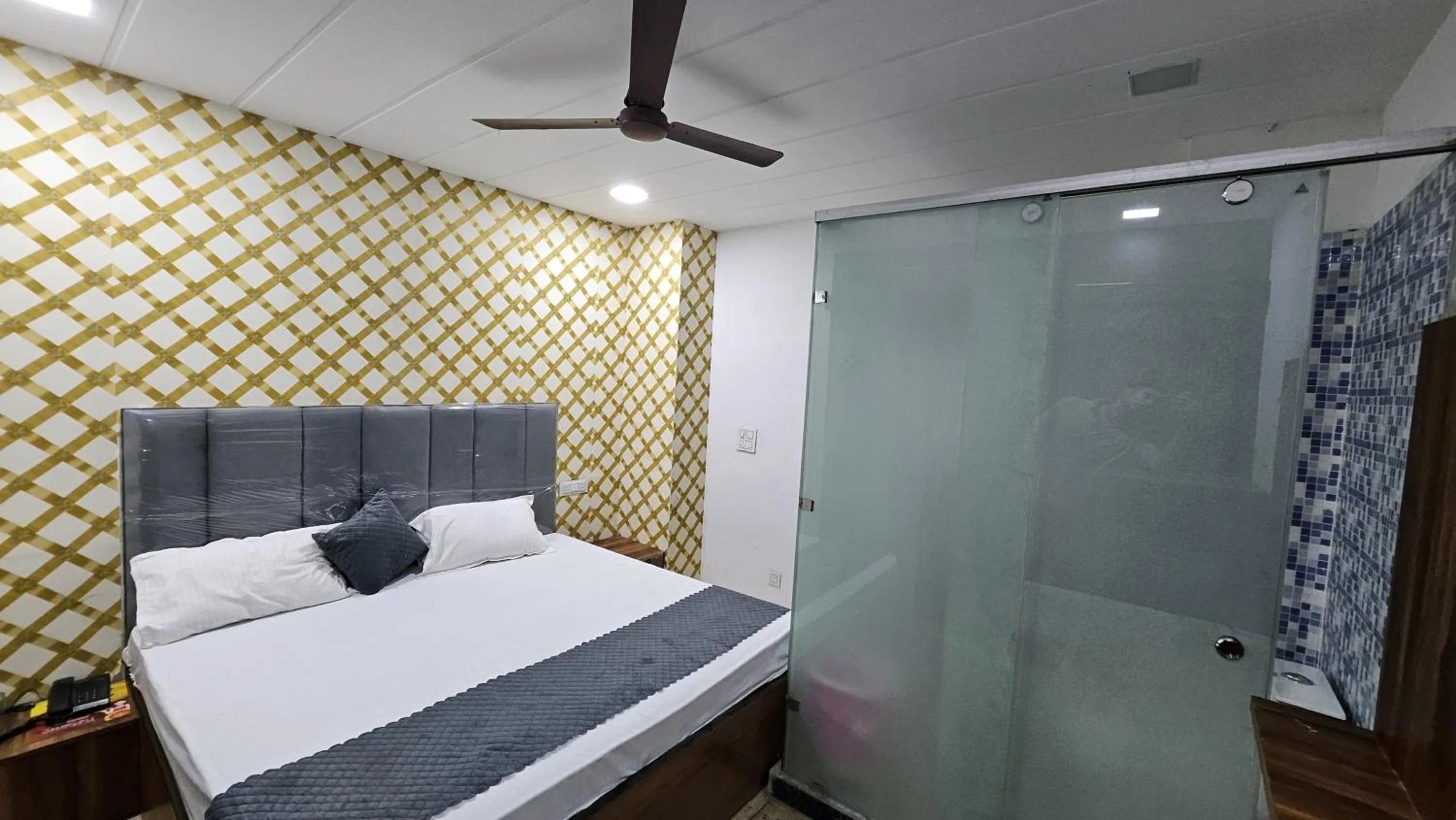 Bed in Jhansi Castle Inn