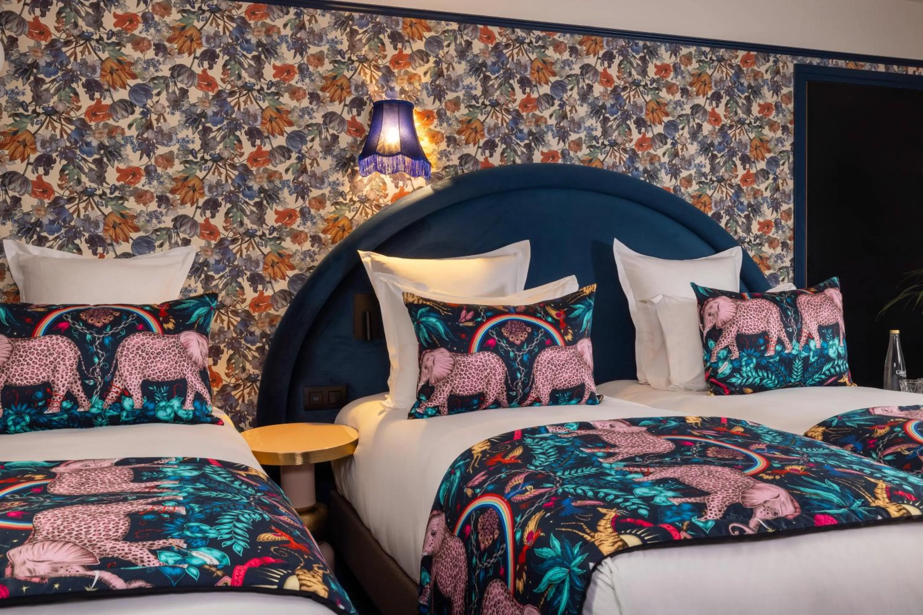 Bed in Hôtel Ginette à la Folie & Spa