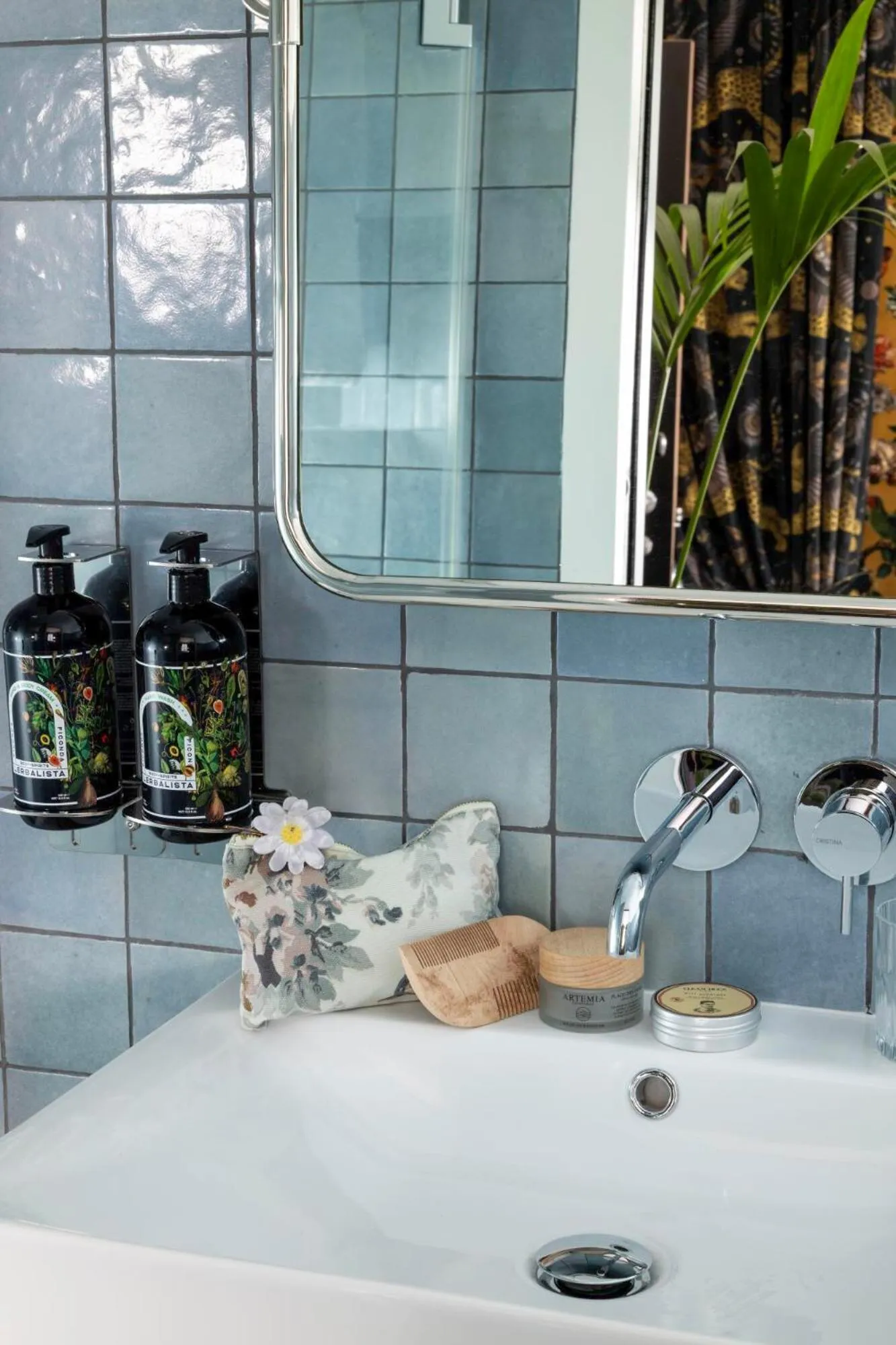 Bathroom in Hôtel Ginette à la Folie & Spa