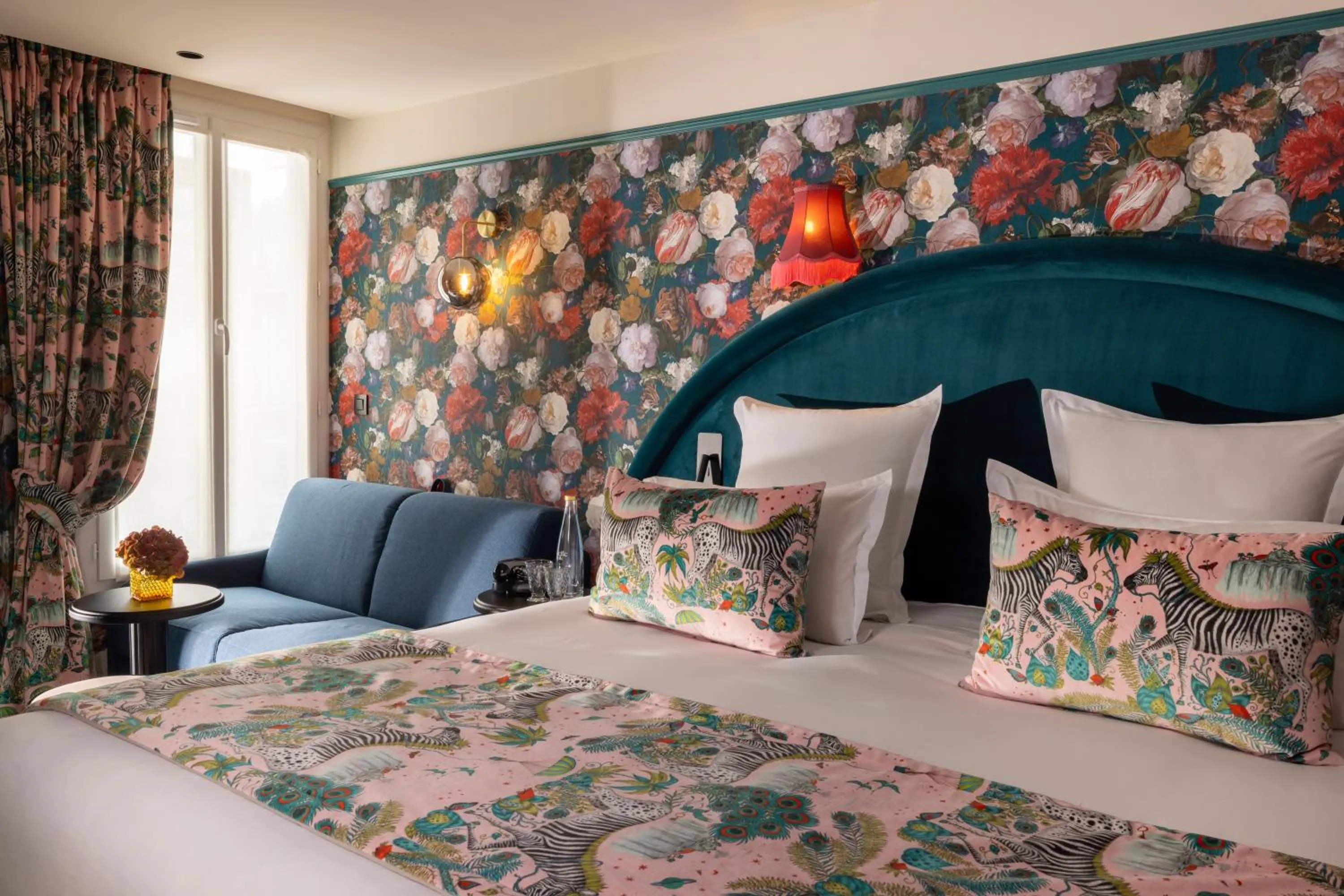 Bed in Hôtel Ginette à la Folie & Spa