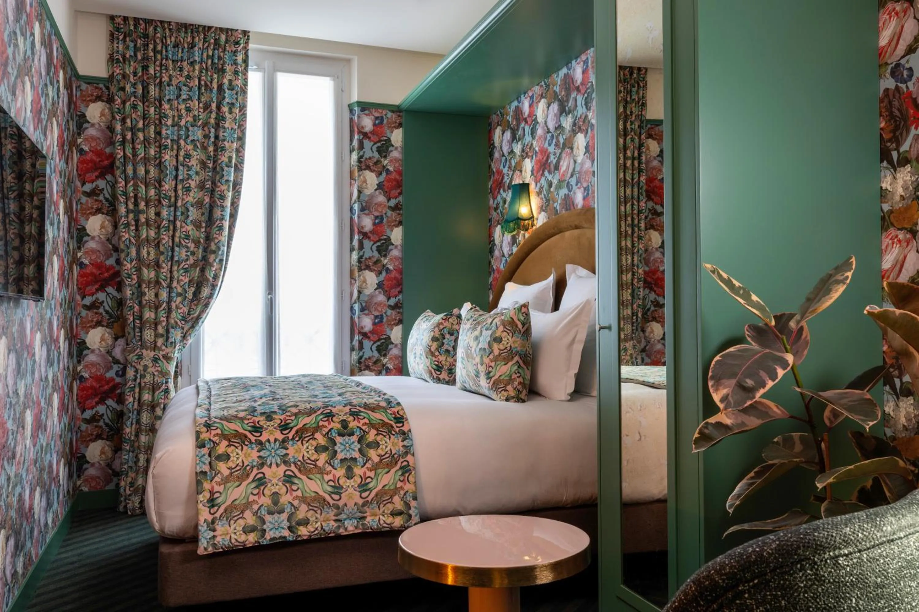 Bed in Hôtel Ginette à la Folie & Spa