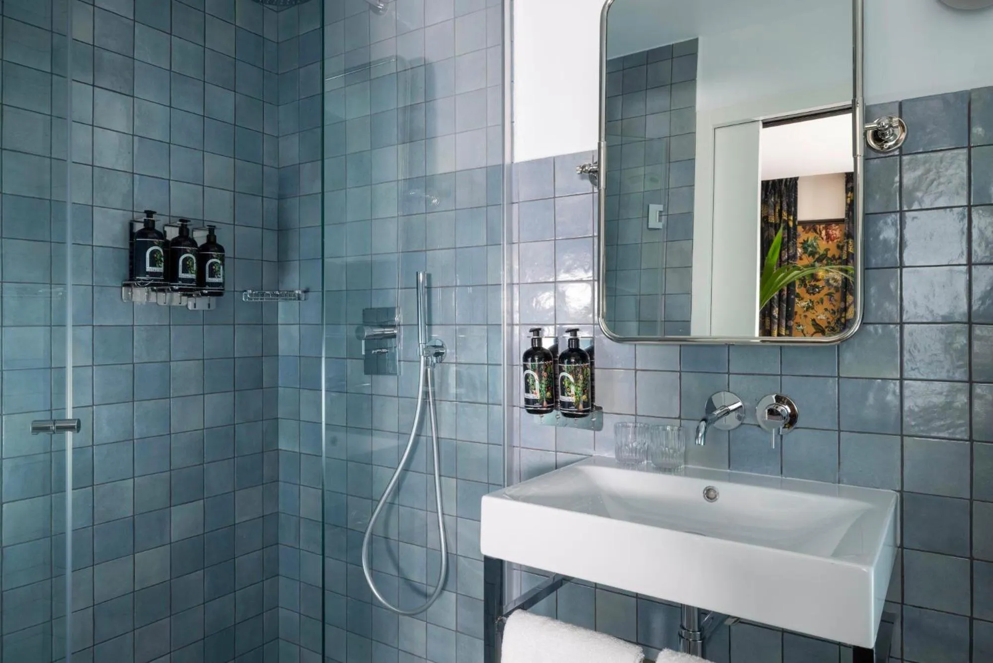 Bathroom in Hôtel Ginette à la Folie & Spa