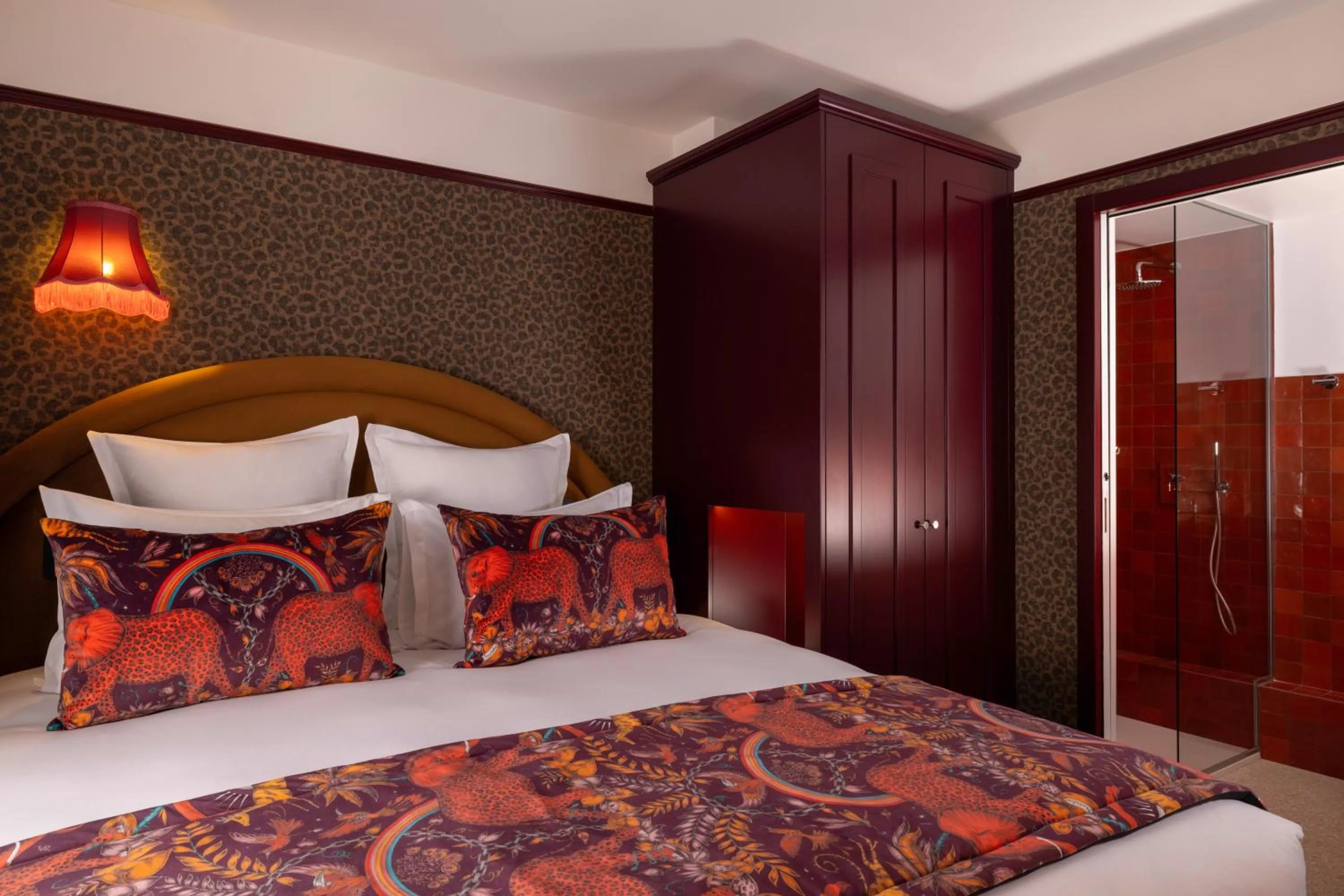 Bed in Hôtel Ginette à la Folie & Spa