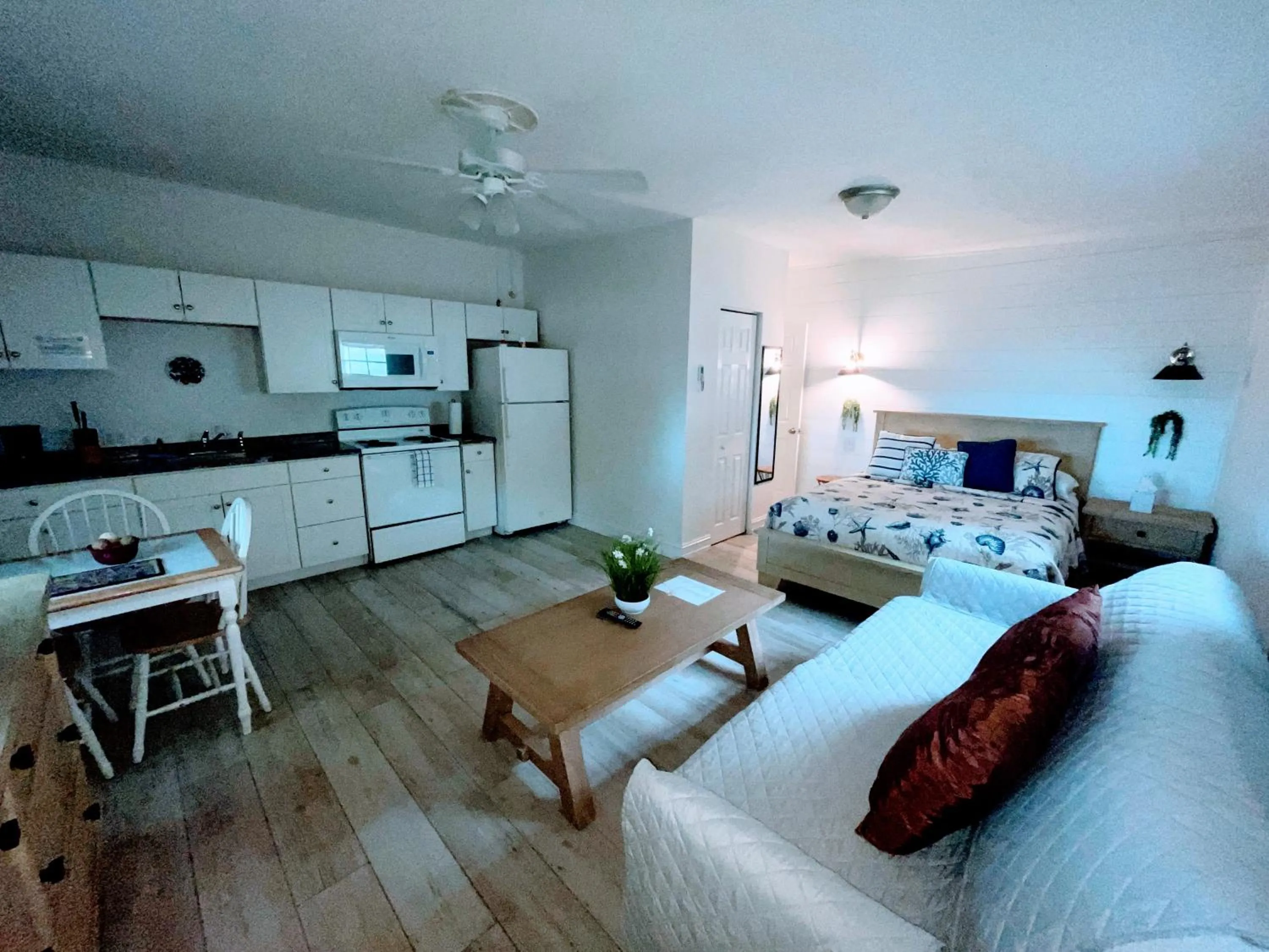 Photo of the whole room, Bed in Kings Kamp