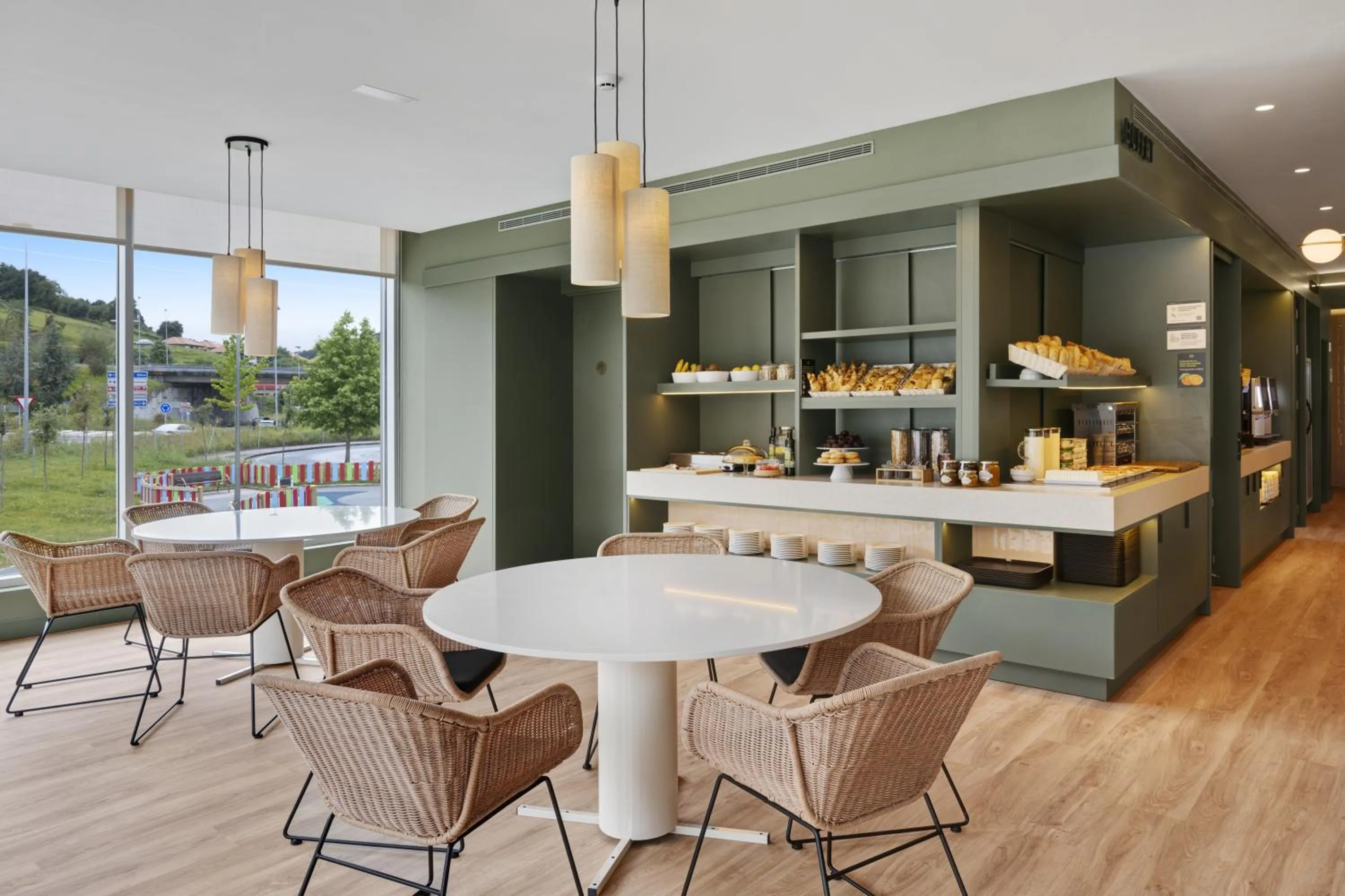 Restaurant/places to eat in B&B HOTEL Castro Urdiales