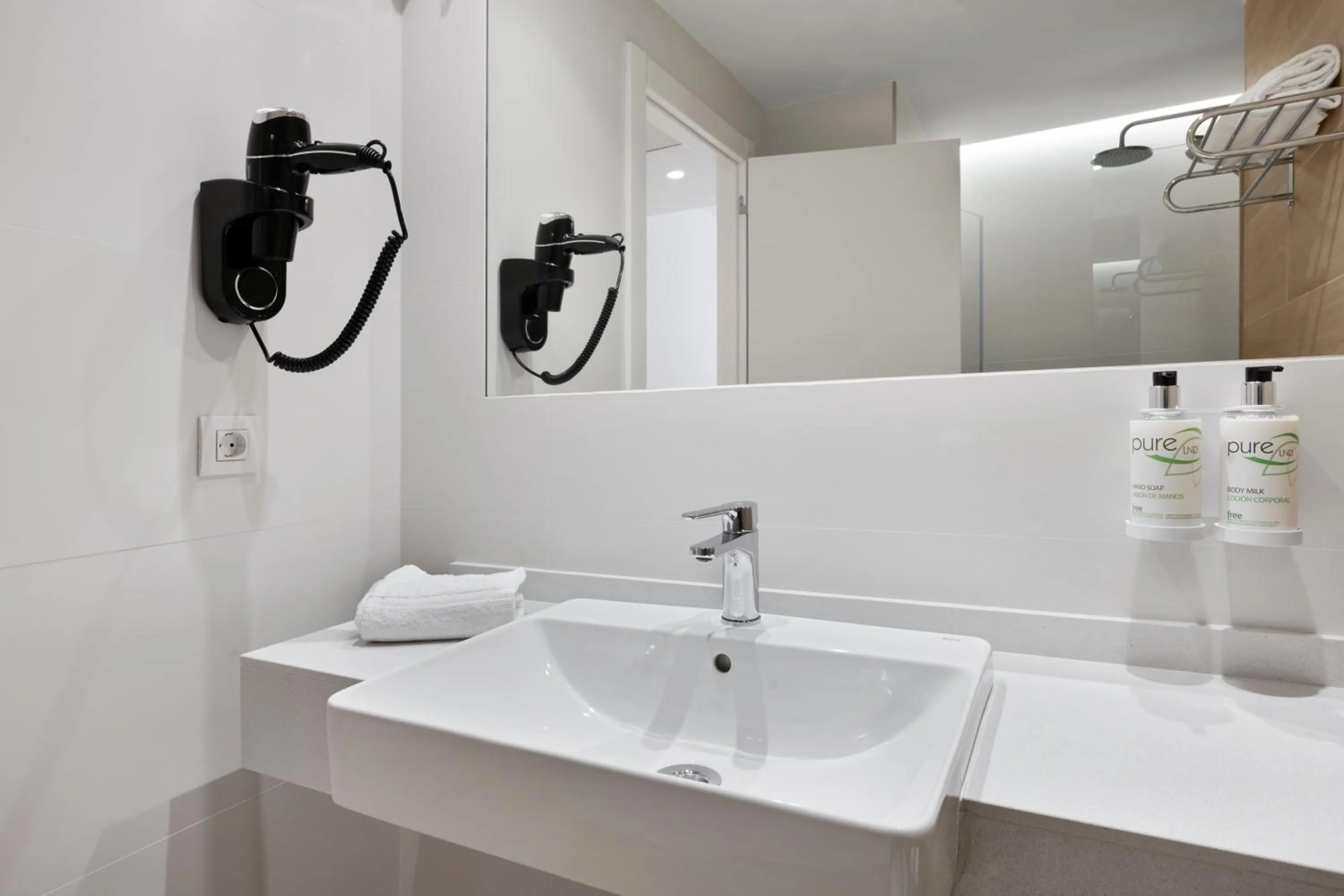 Bathroom in B&B HOTEL Castro Urdiales