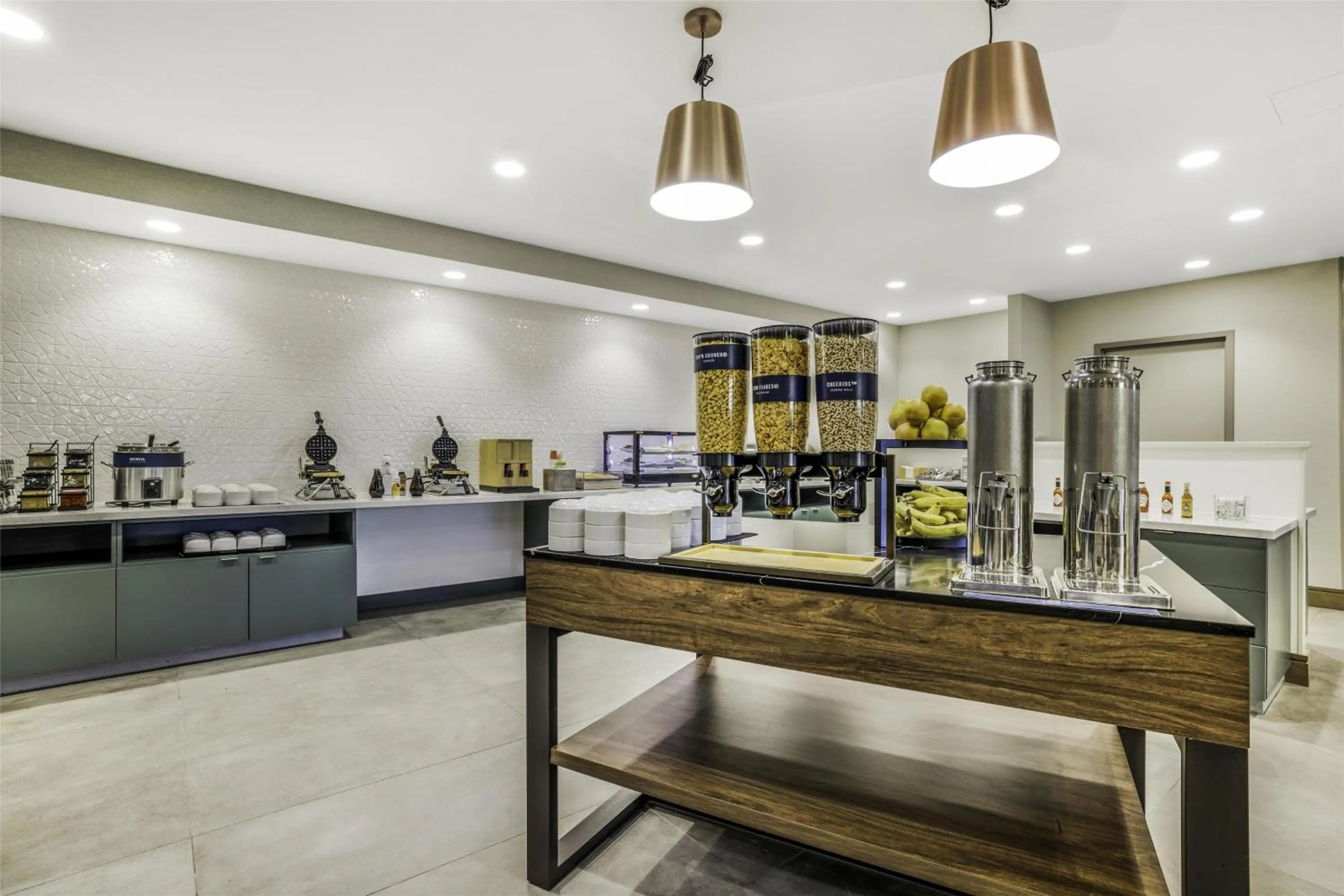 Breakfast in Hampton Inn Aurora Medical Center Denver