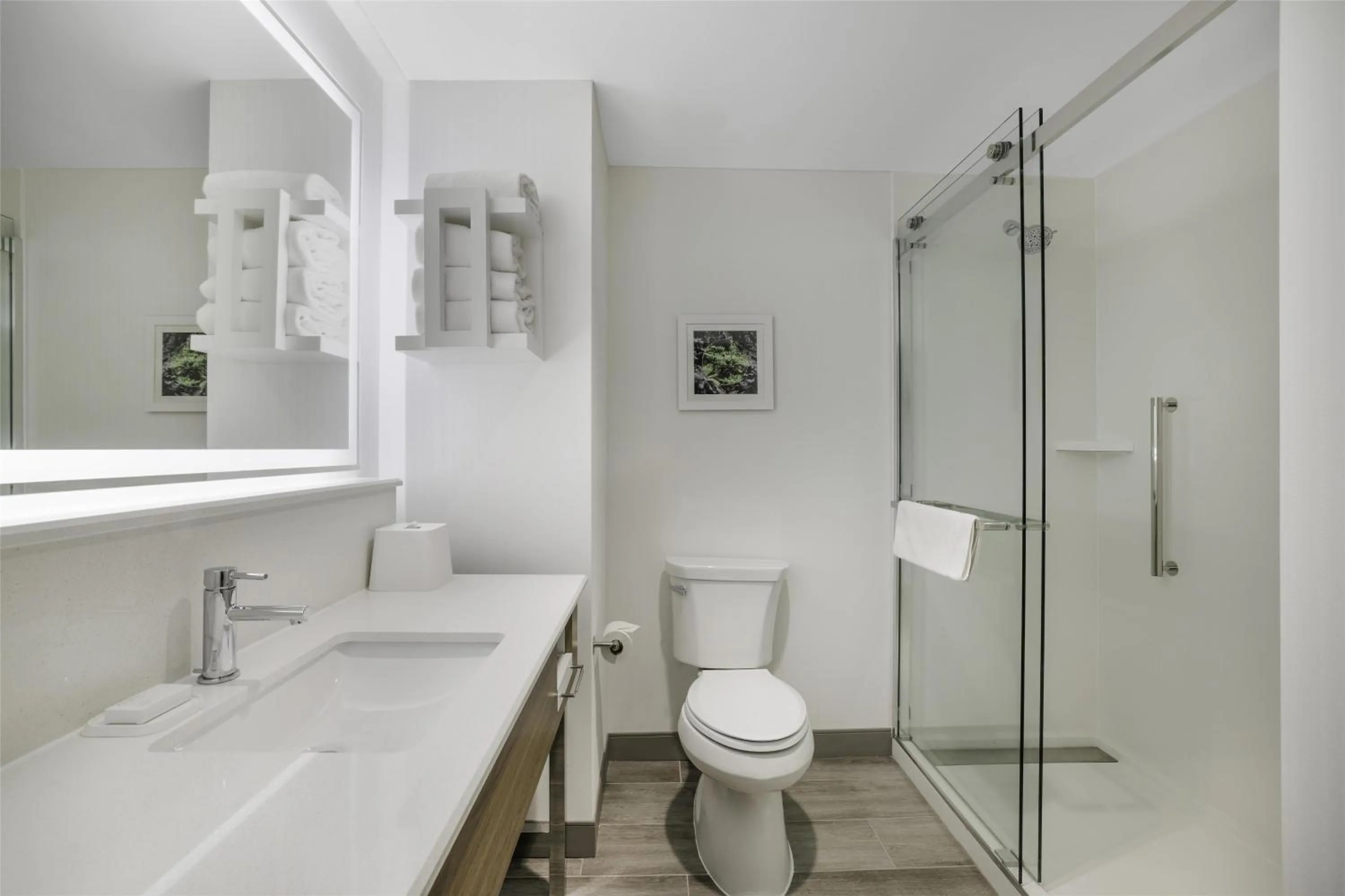 Bathroom in Hampton Inn Aurora Medical Center Denver