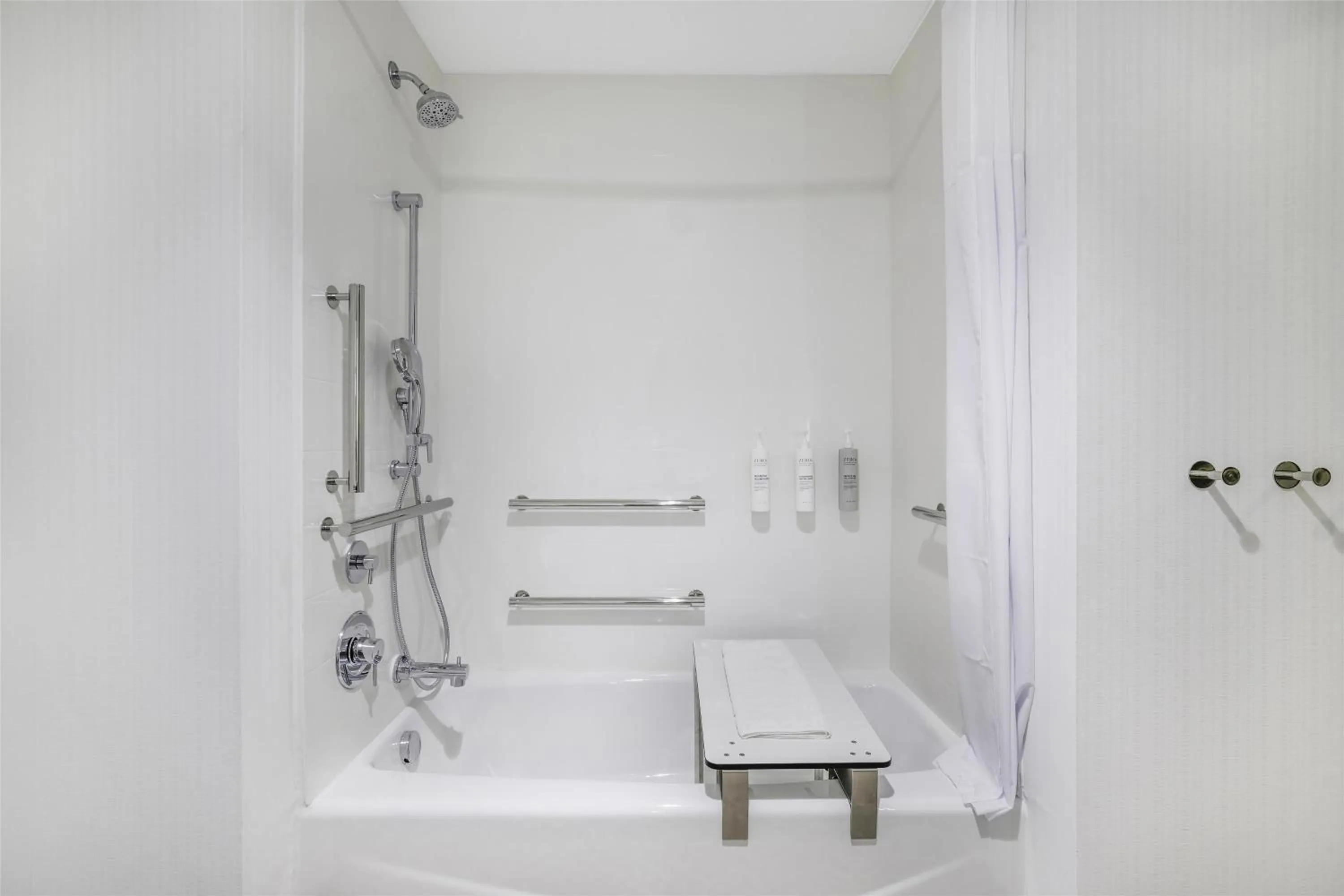 Bathroom in Hampton Inn Aurora Medical Center Denver