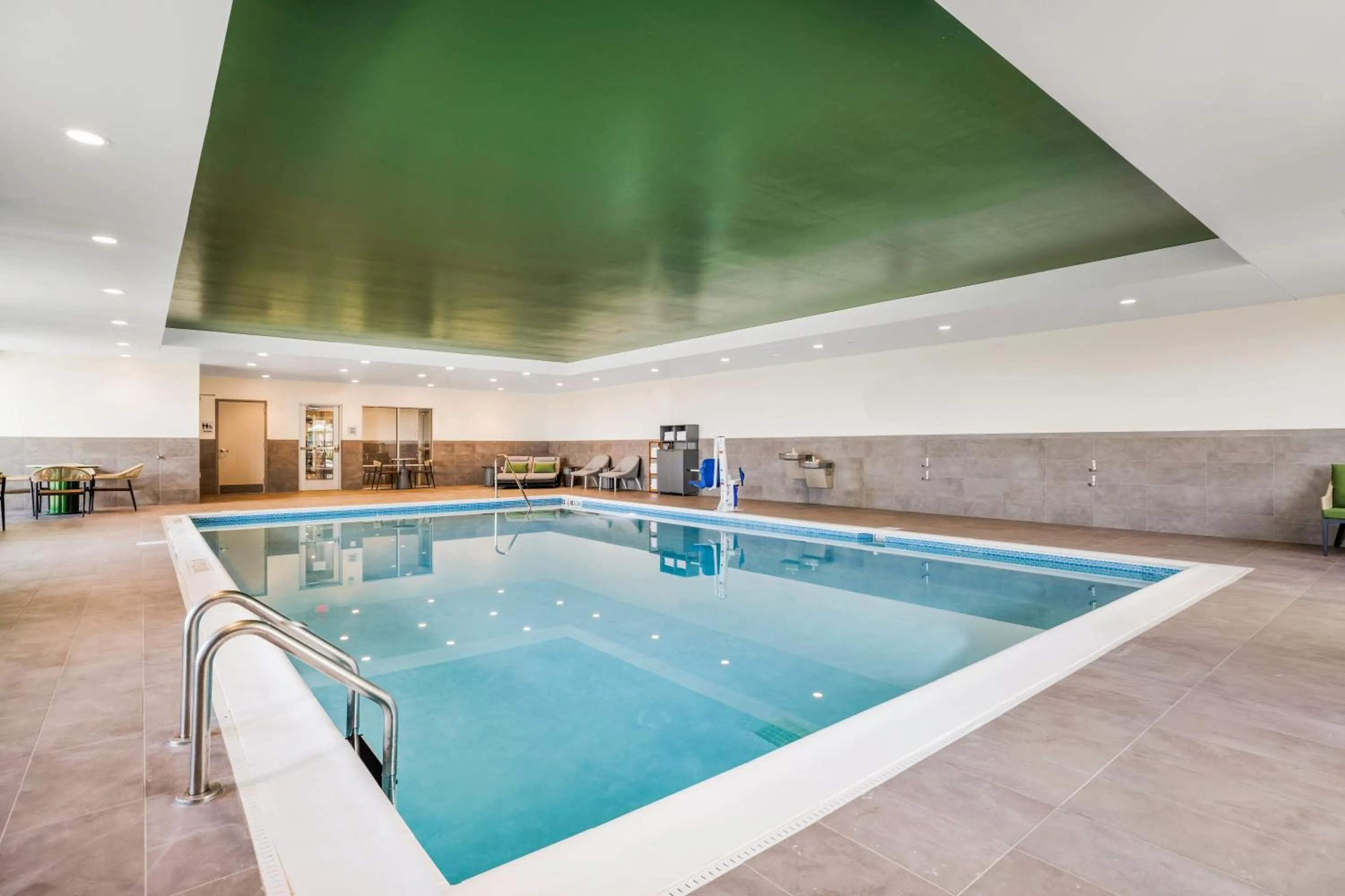 Swimming pool in Home2 Suites By Hilton Aurora Medical Center Denver