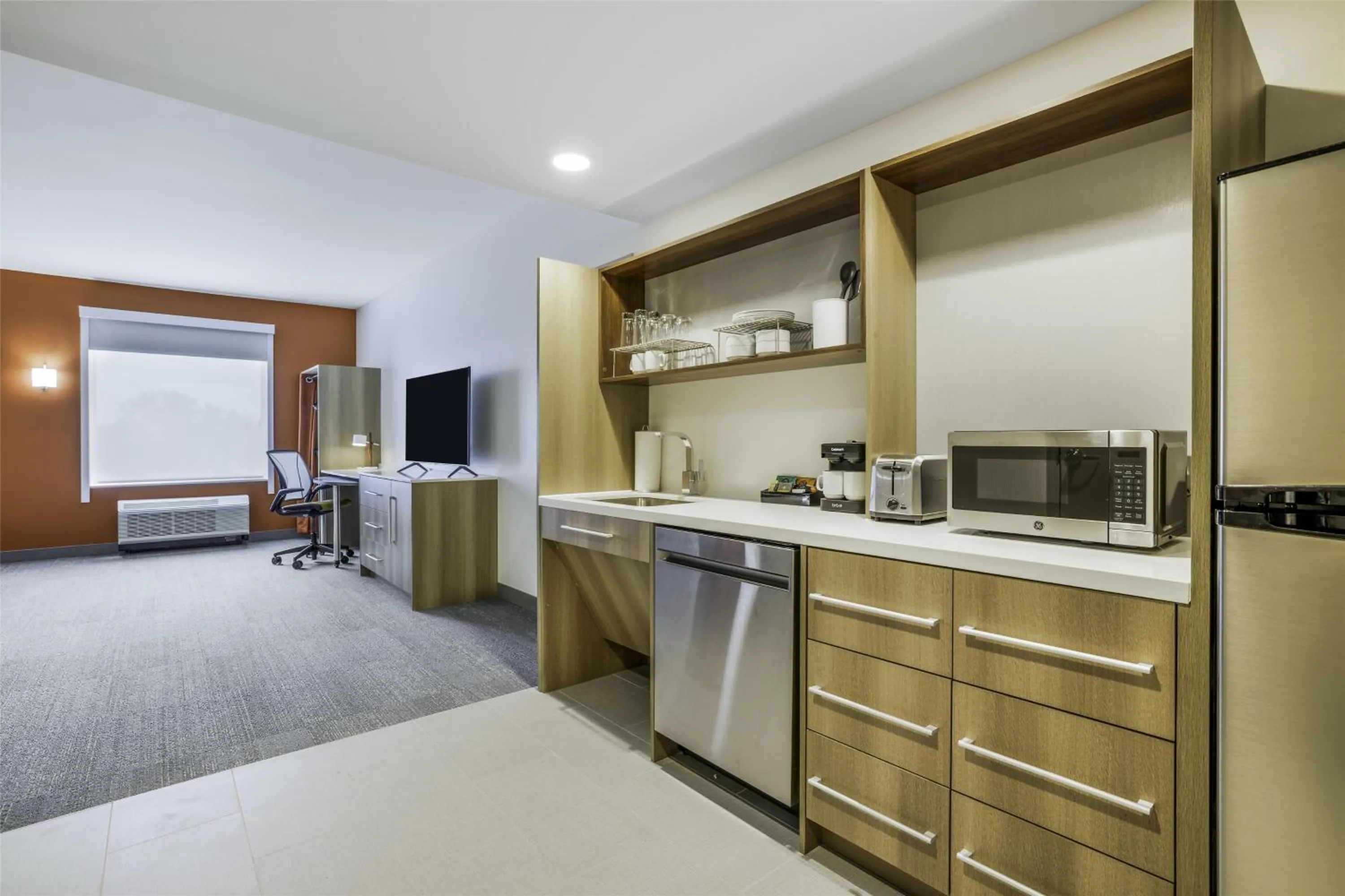 Kitchen or kitchenette in Home2 Suites By Hilton Aurora Medical Center Denver