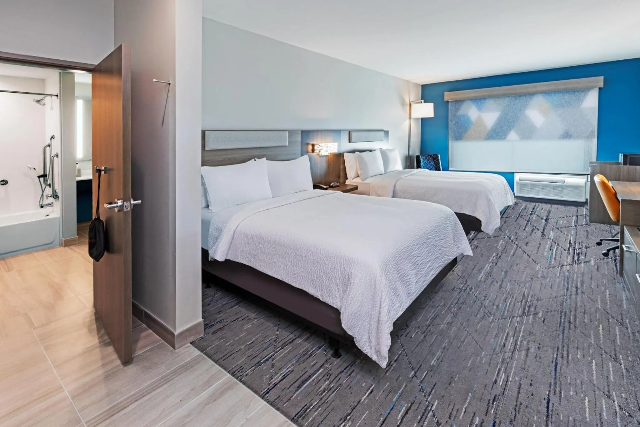 Photo of the whole room, Bed in Holiday Inn Express & Suites Senatobia I-55 by IHG