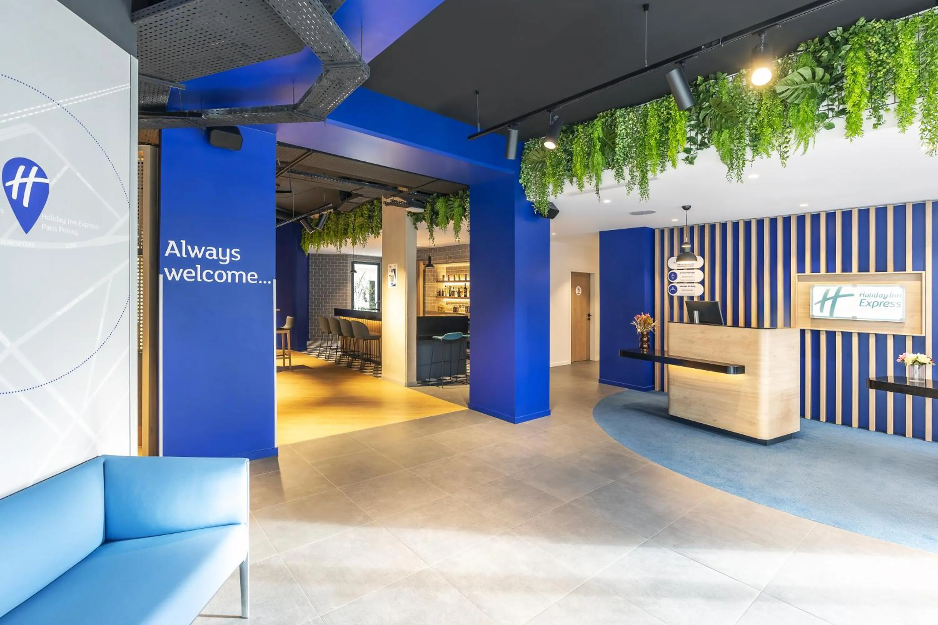 Lobby or reception in Holiday Inn Express Paris - Poissy by IHG