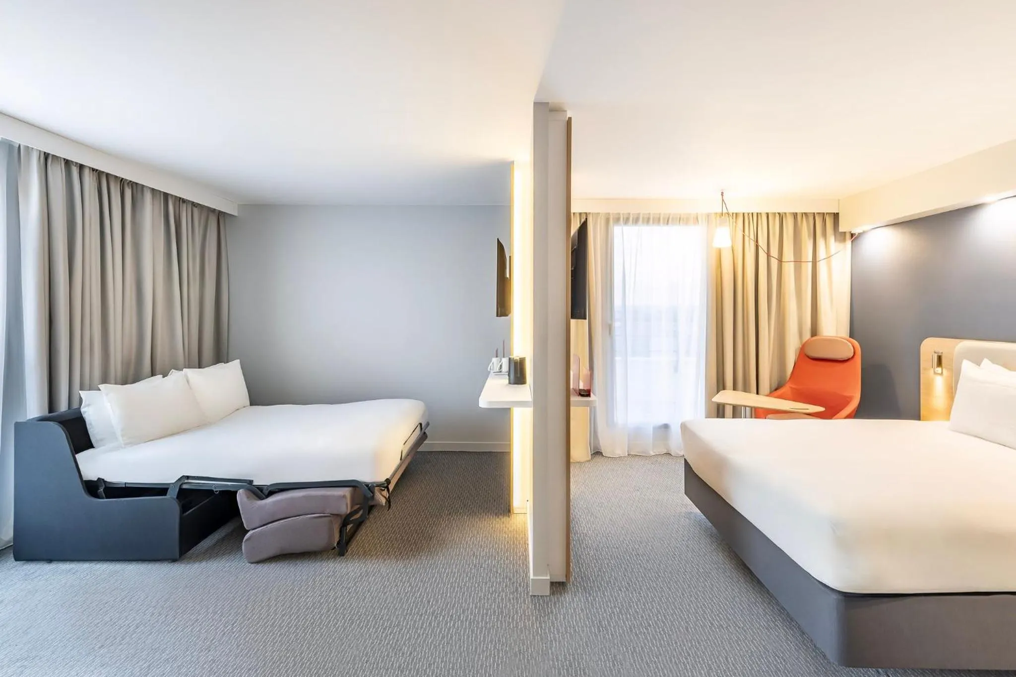 Photo of the whole room, Bed in Holiday Inn Express Paris - Poissy by IHG