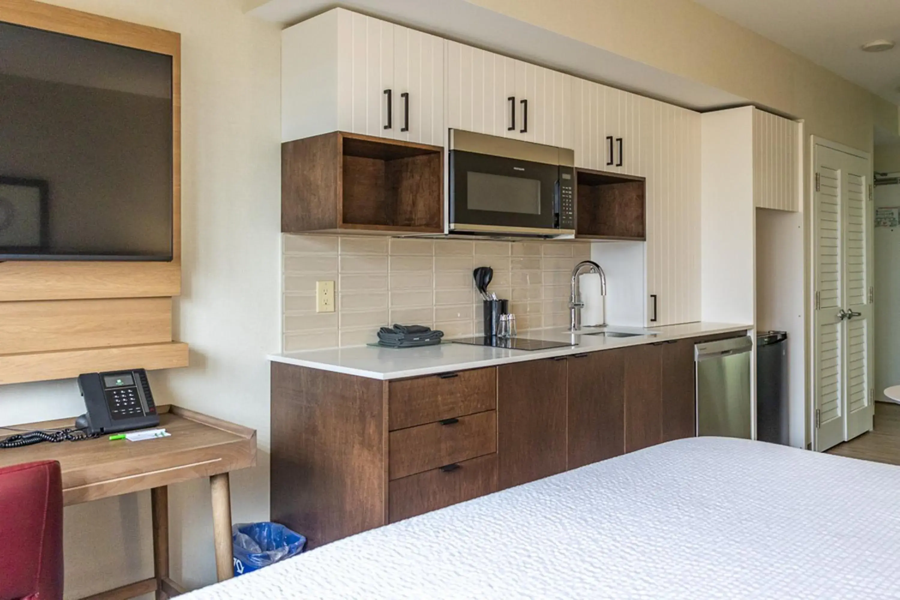 Deluxe King Studio in Staybridge Suites St. Catharines Conf Ctr by IHG Deluxe King Studio in Staybridge Suites St. Catharines Conf Ctr by IHG