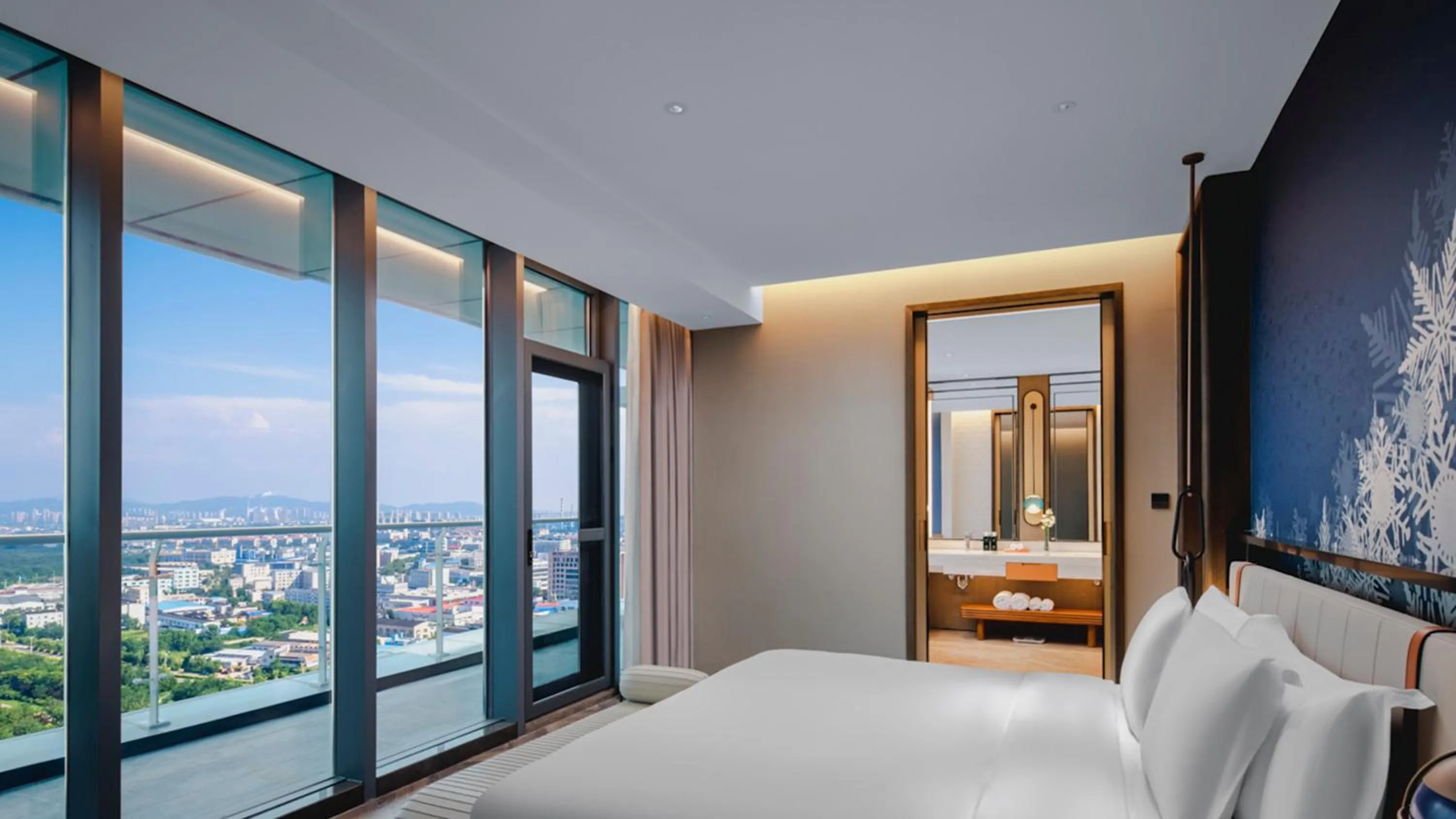 Photo of the whole room, Bed in Hotel Indigo Yantai Golden Coast by IHG