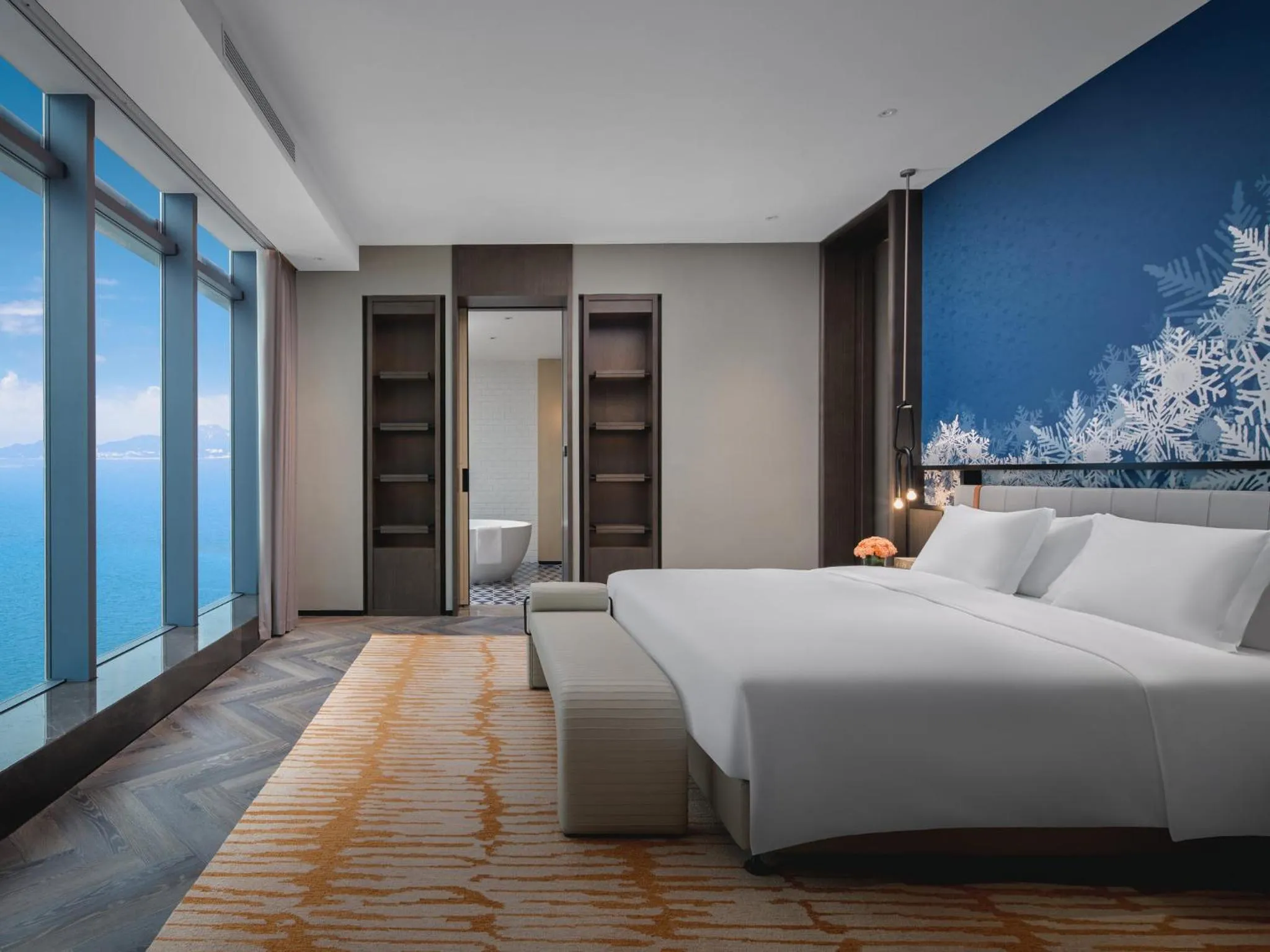 Photo of the whole room, Bed in Hotel Indigo Yantai Golden Coast by IHG