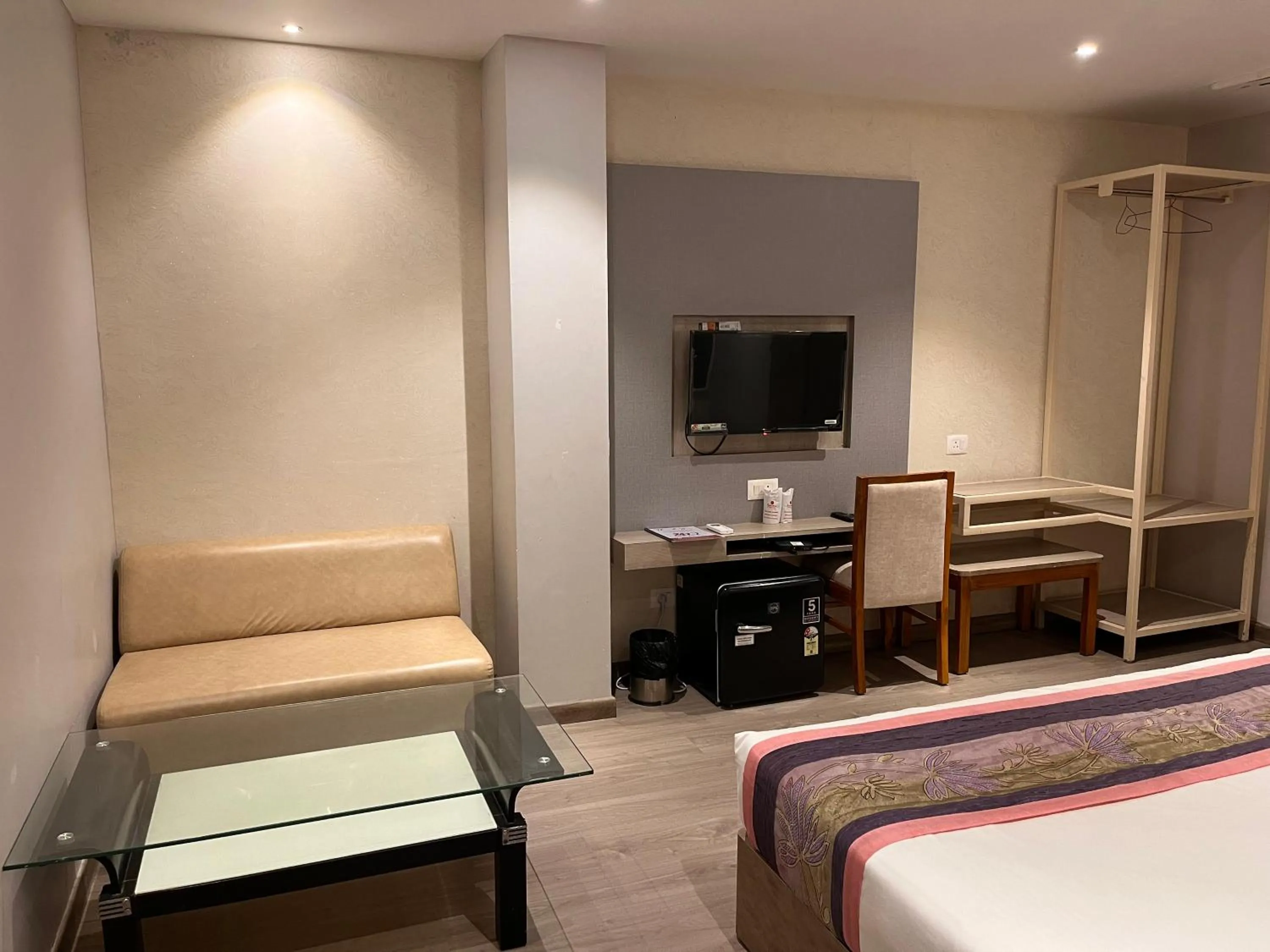 Hotel Ratana International