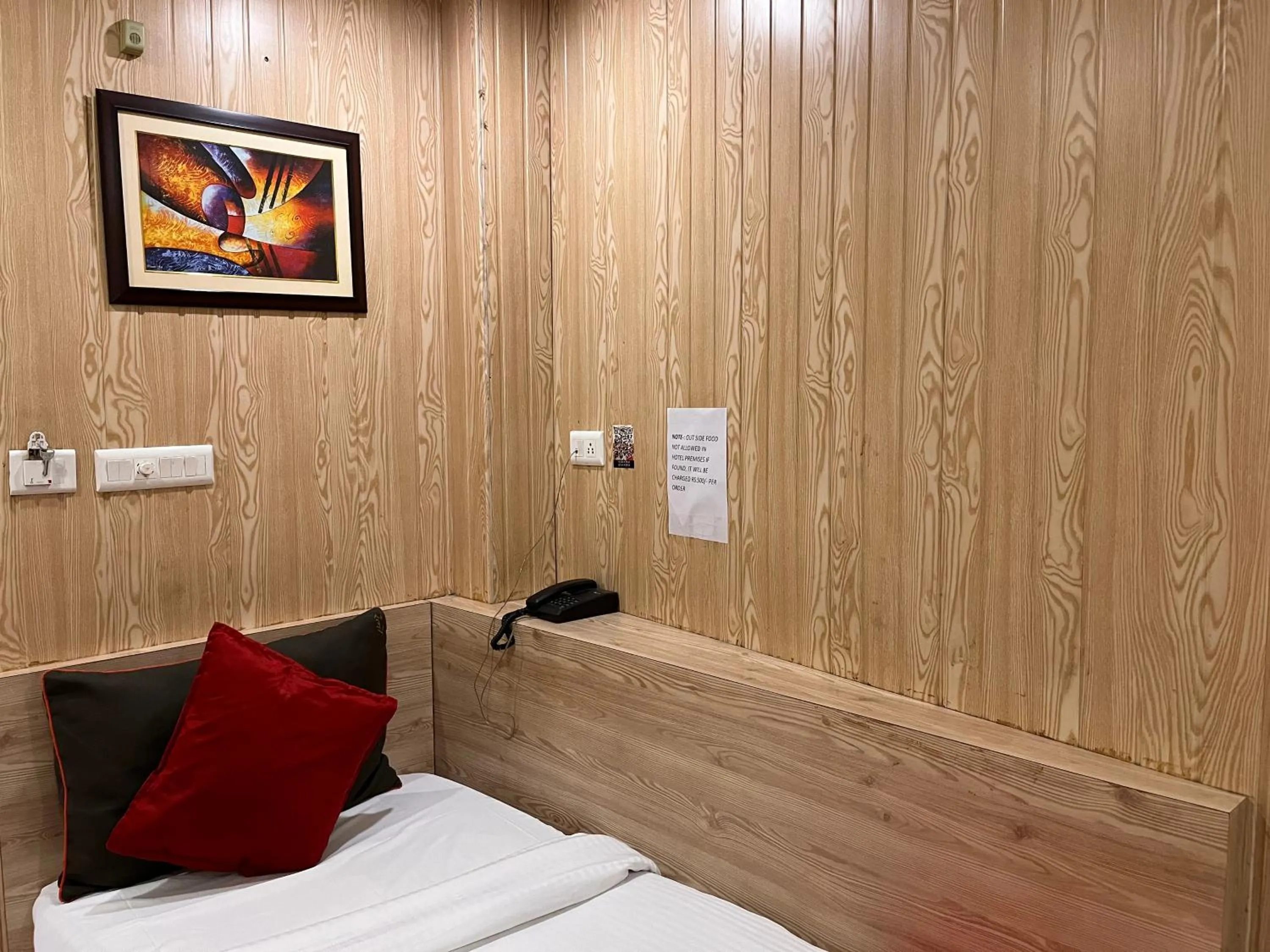 Hotel Ratana International