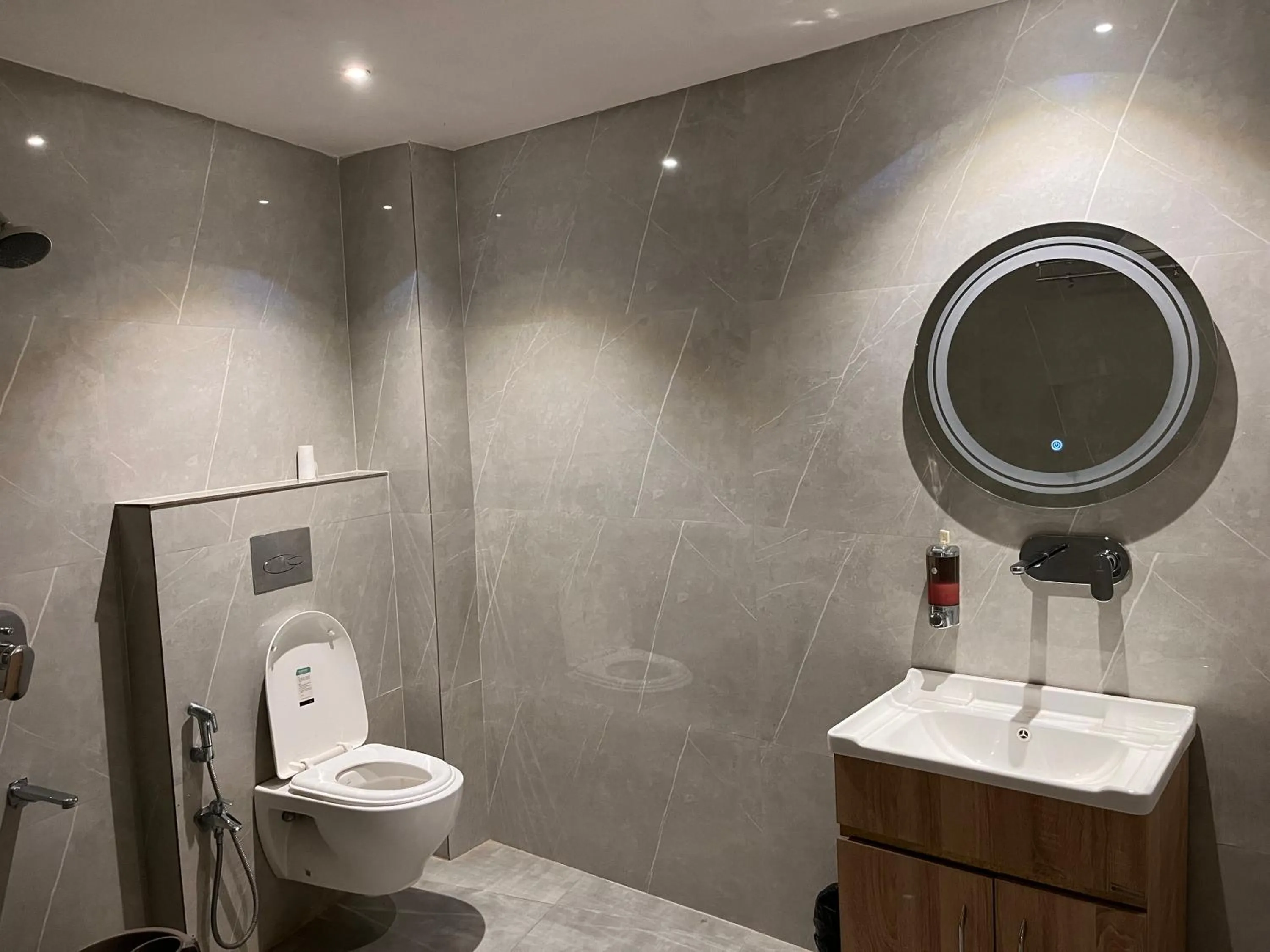 Hotel Ratana International