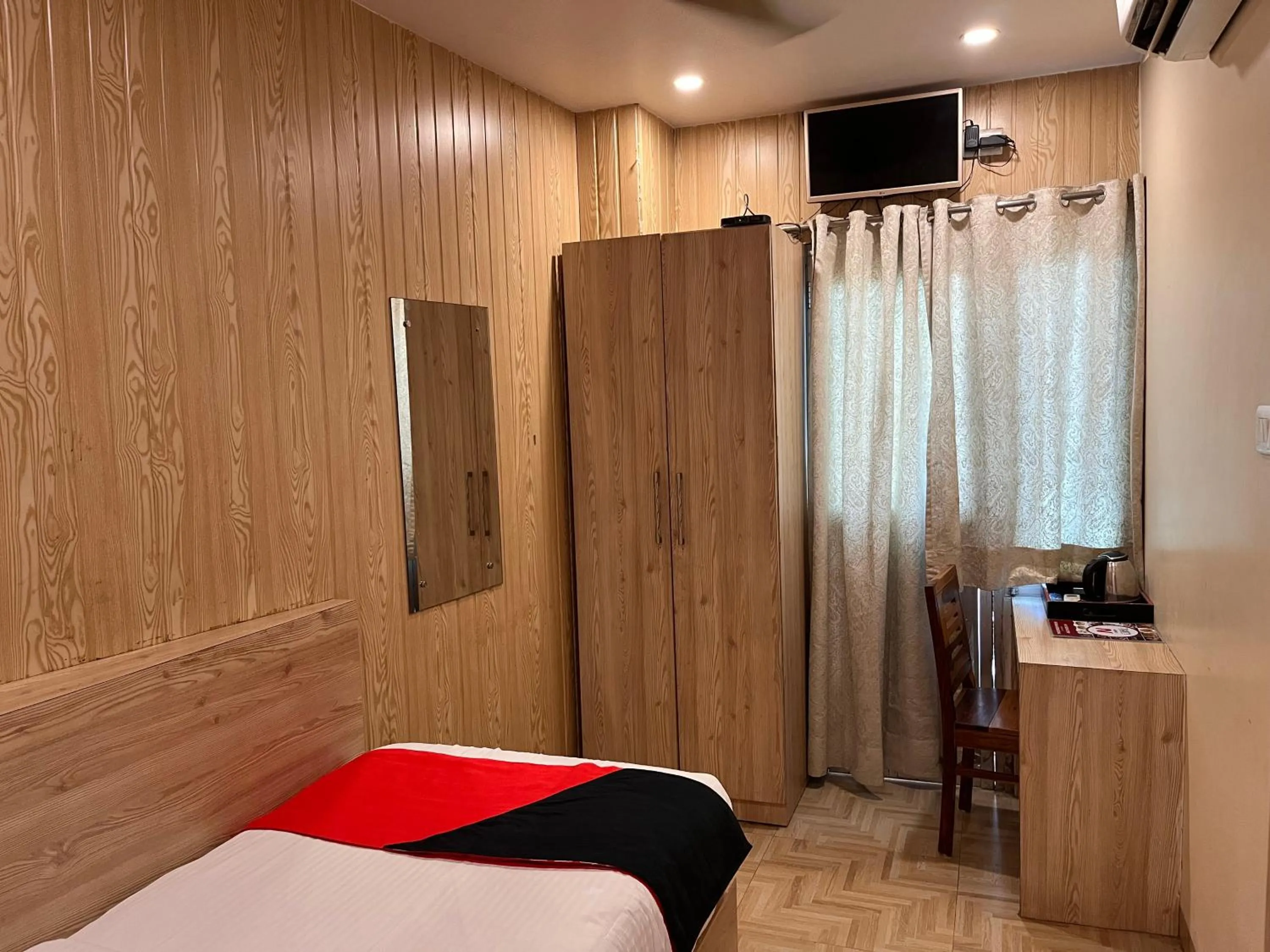 Hotel Ratana International