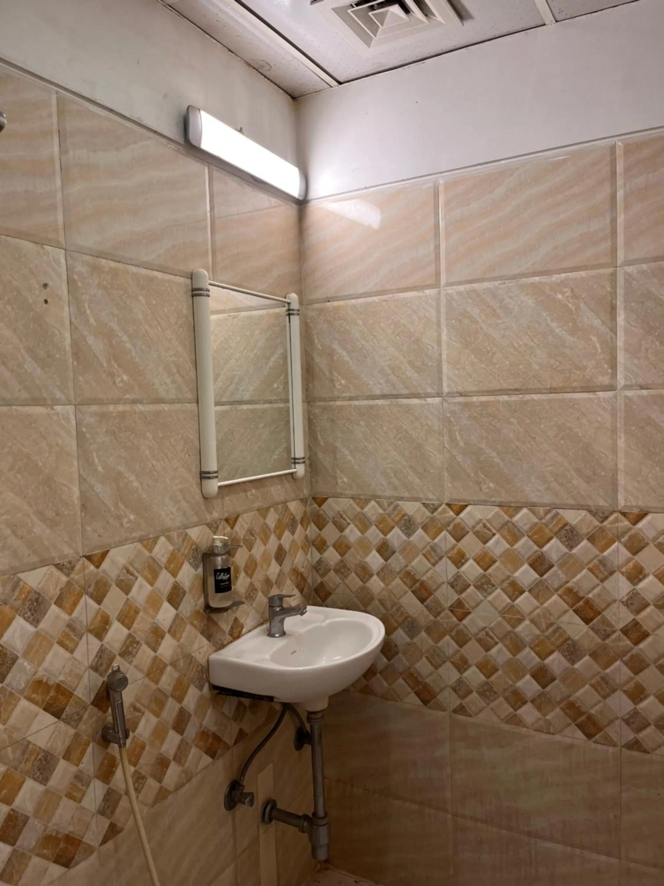 Hotel Ratana International