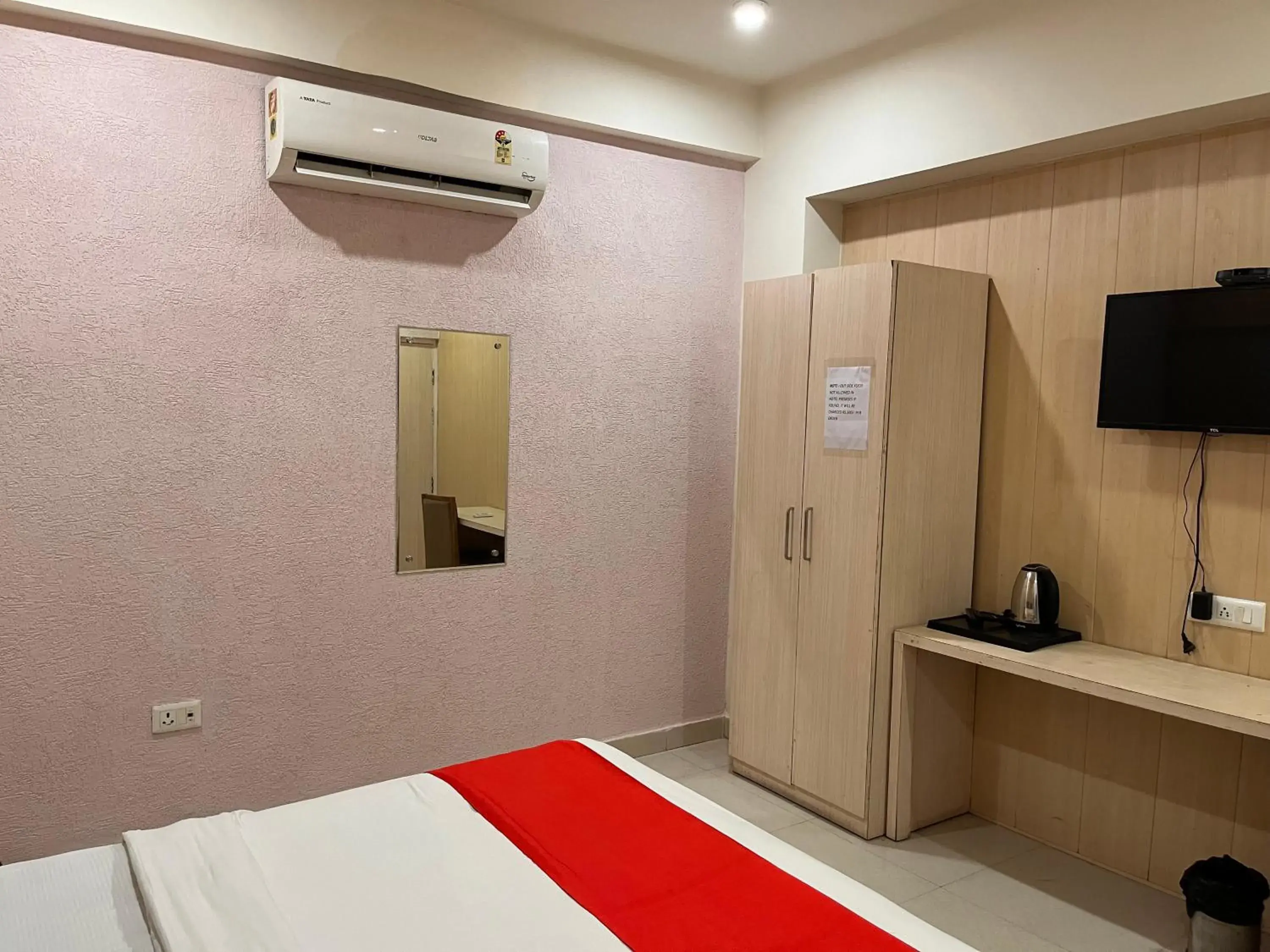 Standard Double Room in Hotel Ratana International Standard Double Room in Hotel Ratana International
