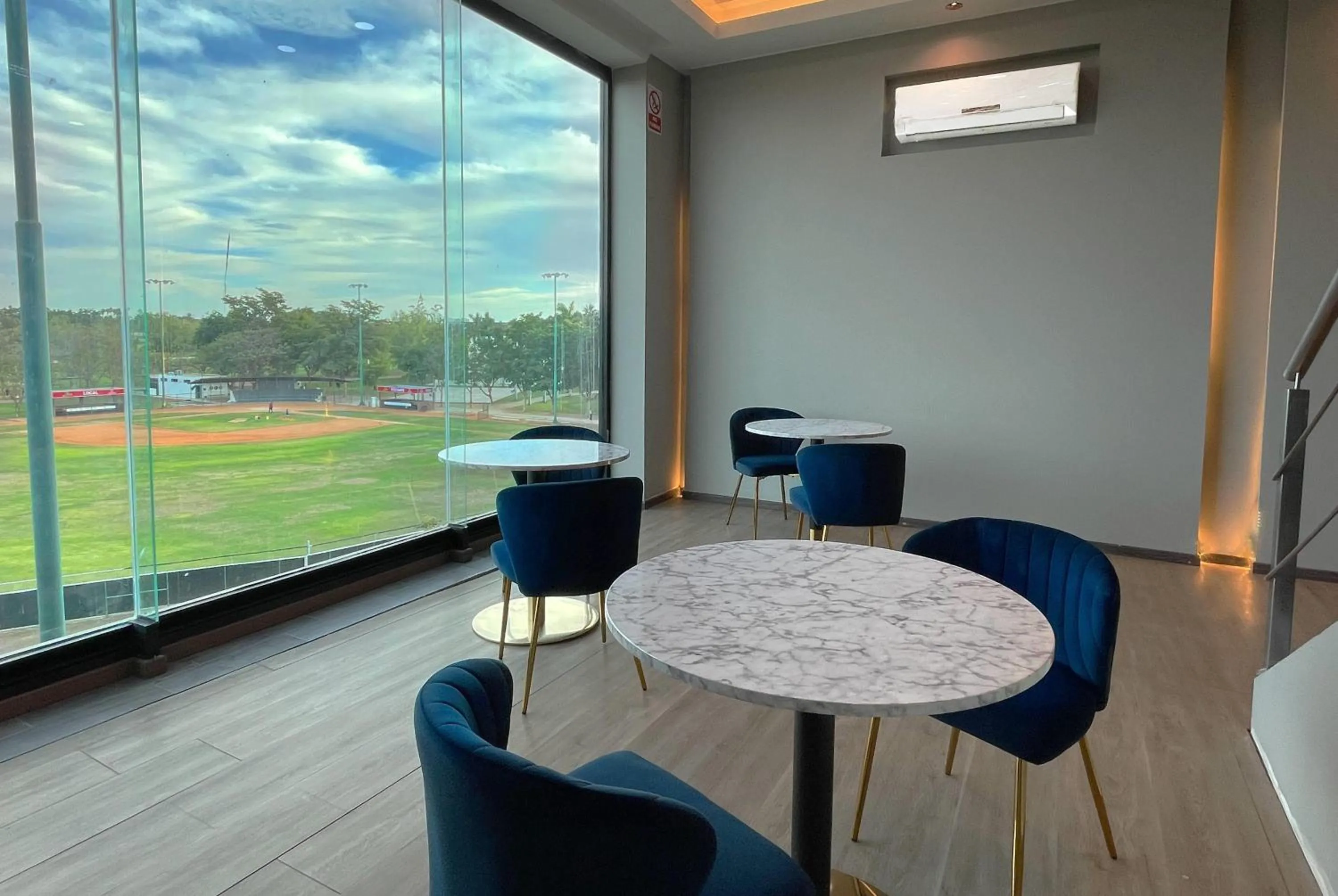 Lobby or reception in Esplendor by Wyndham Los Mochis Country Place