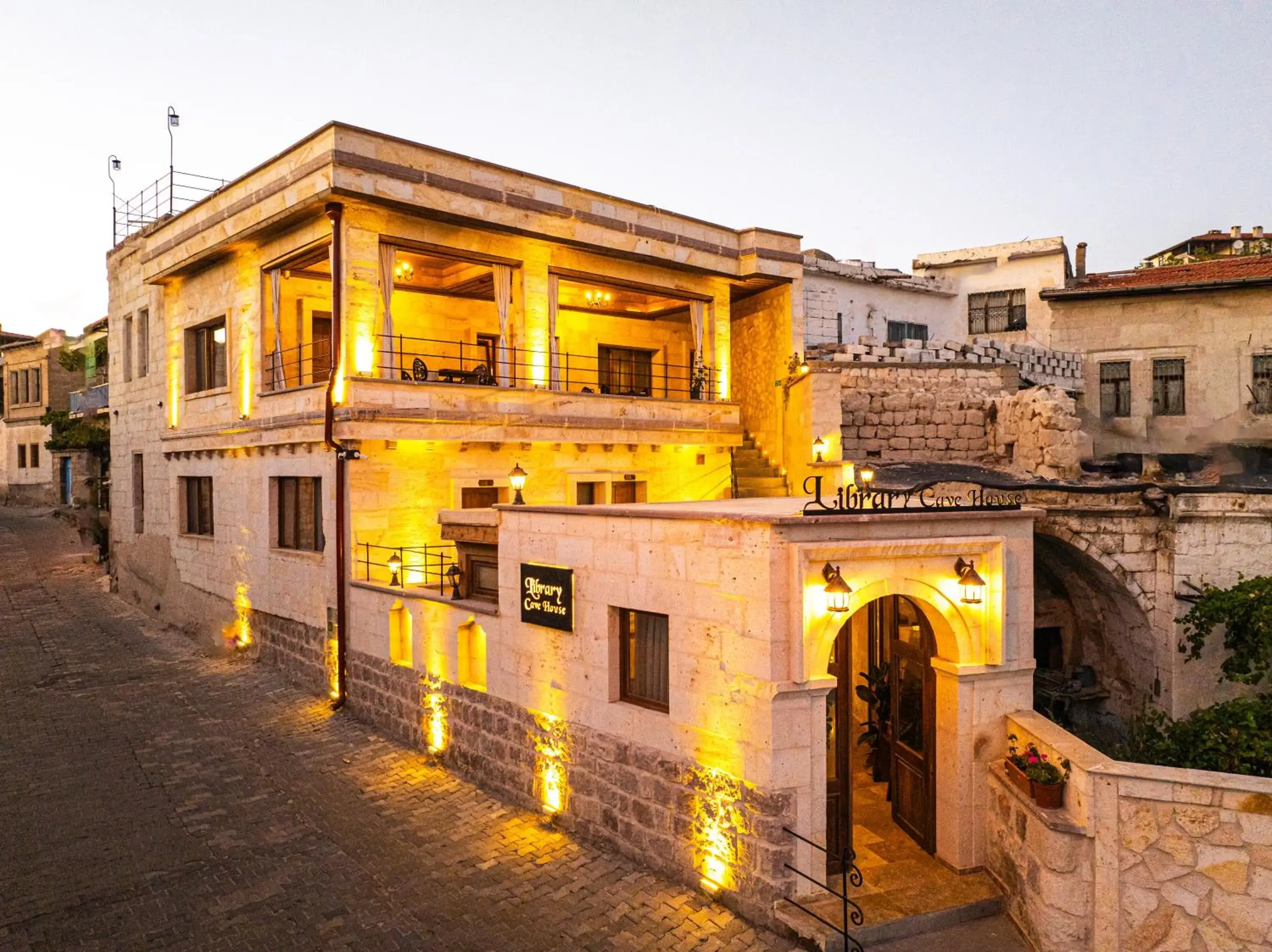 Library Cave House Library Cave House