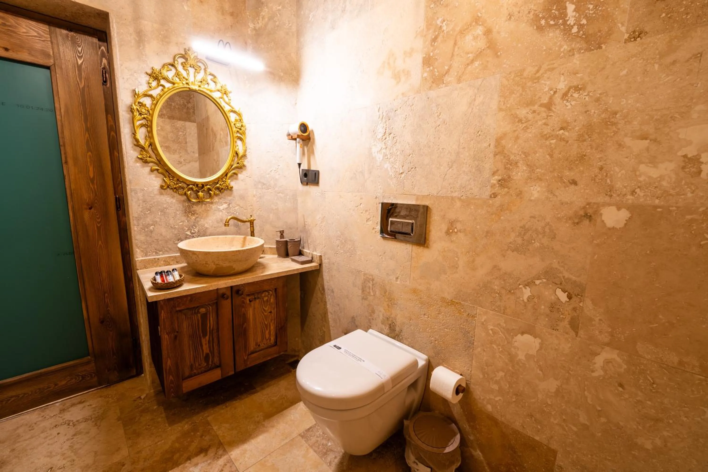 Toilet in Library Cave House