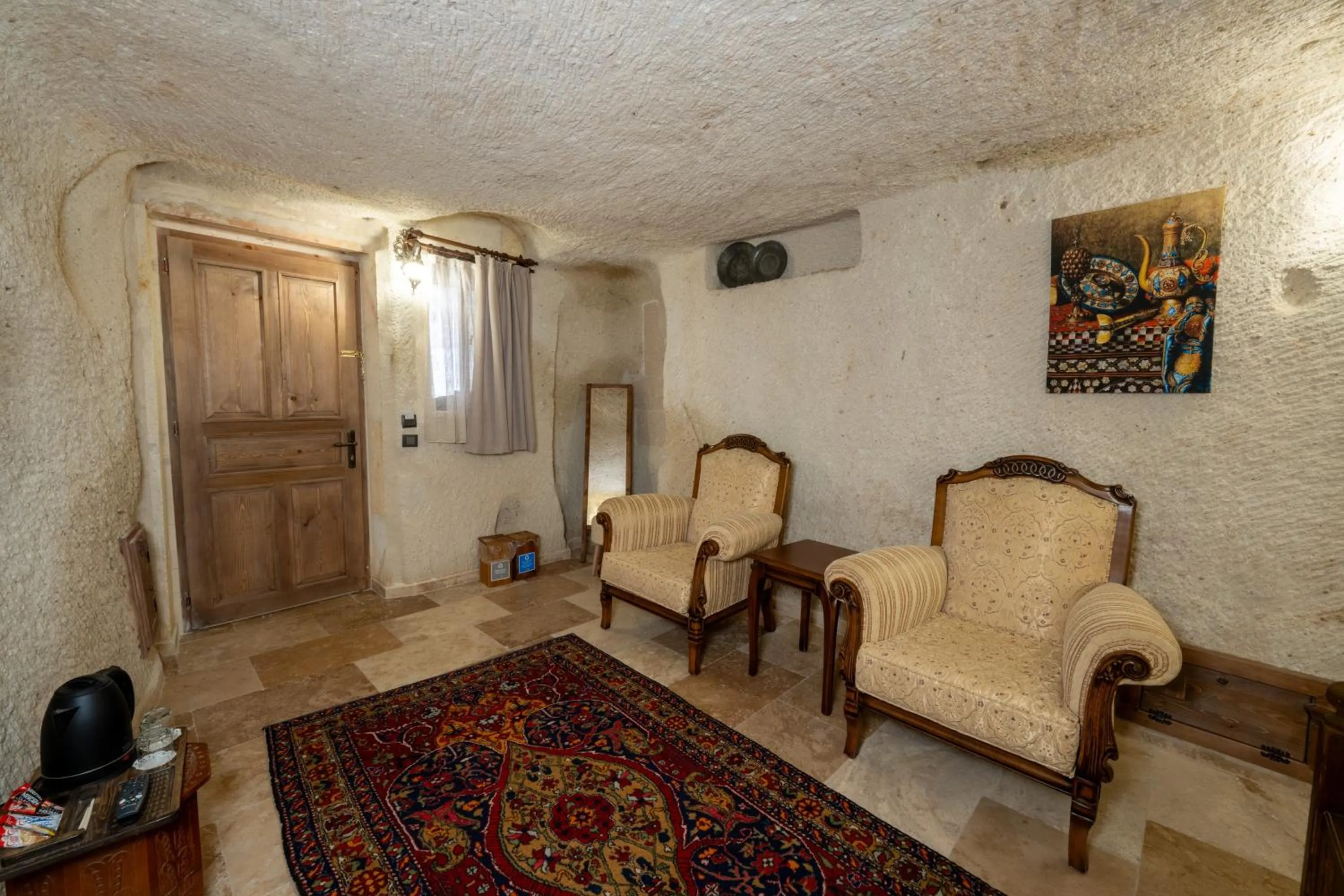 TV and multimedia in Library Cave House