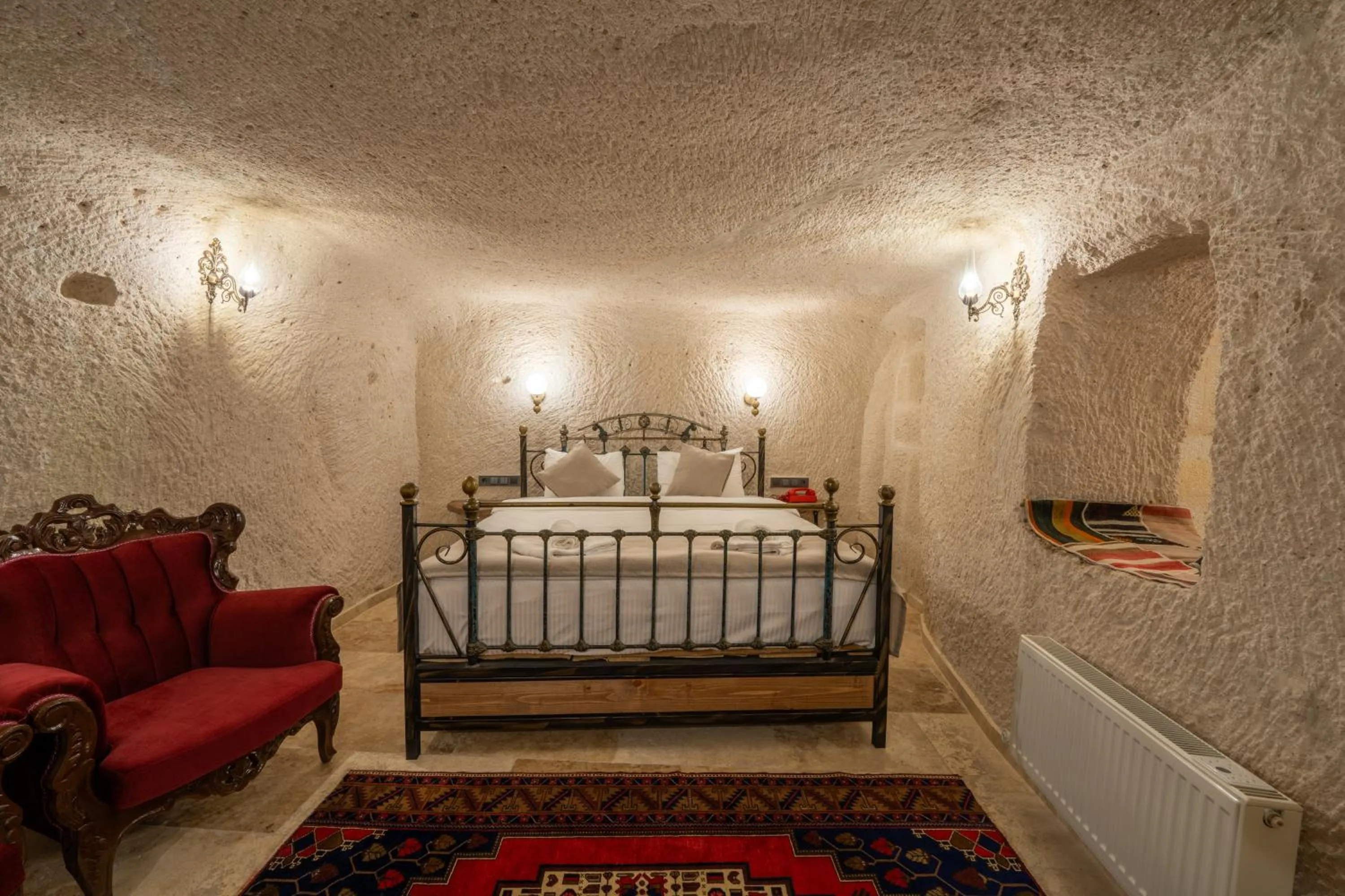 Bedroom, Bed in Library Cave House