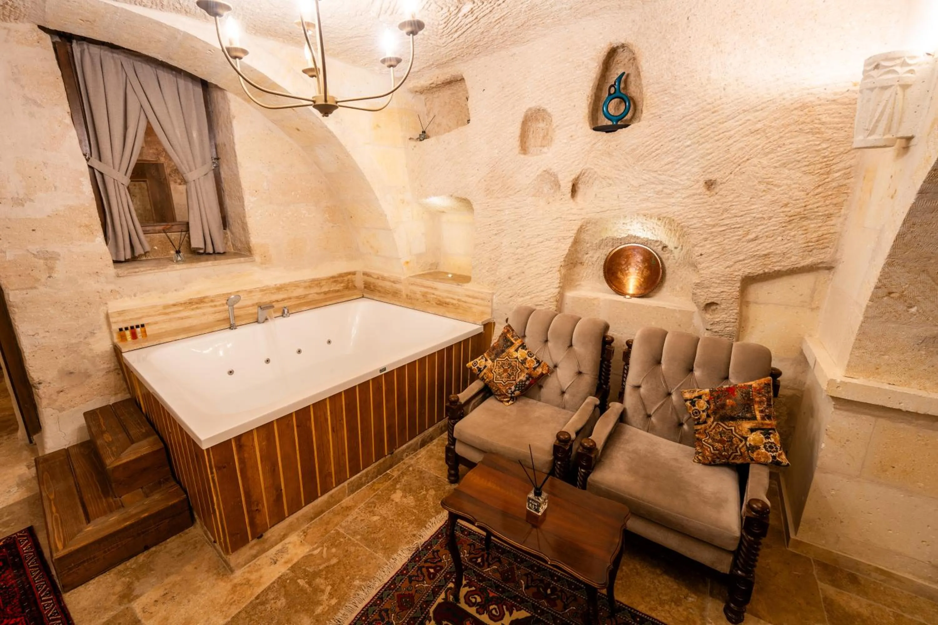 Hot Tub in Library Cave House