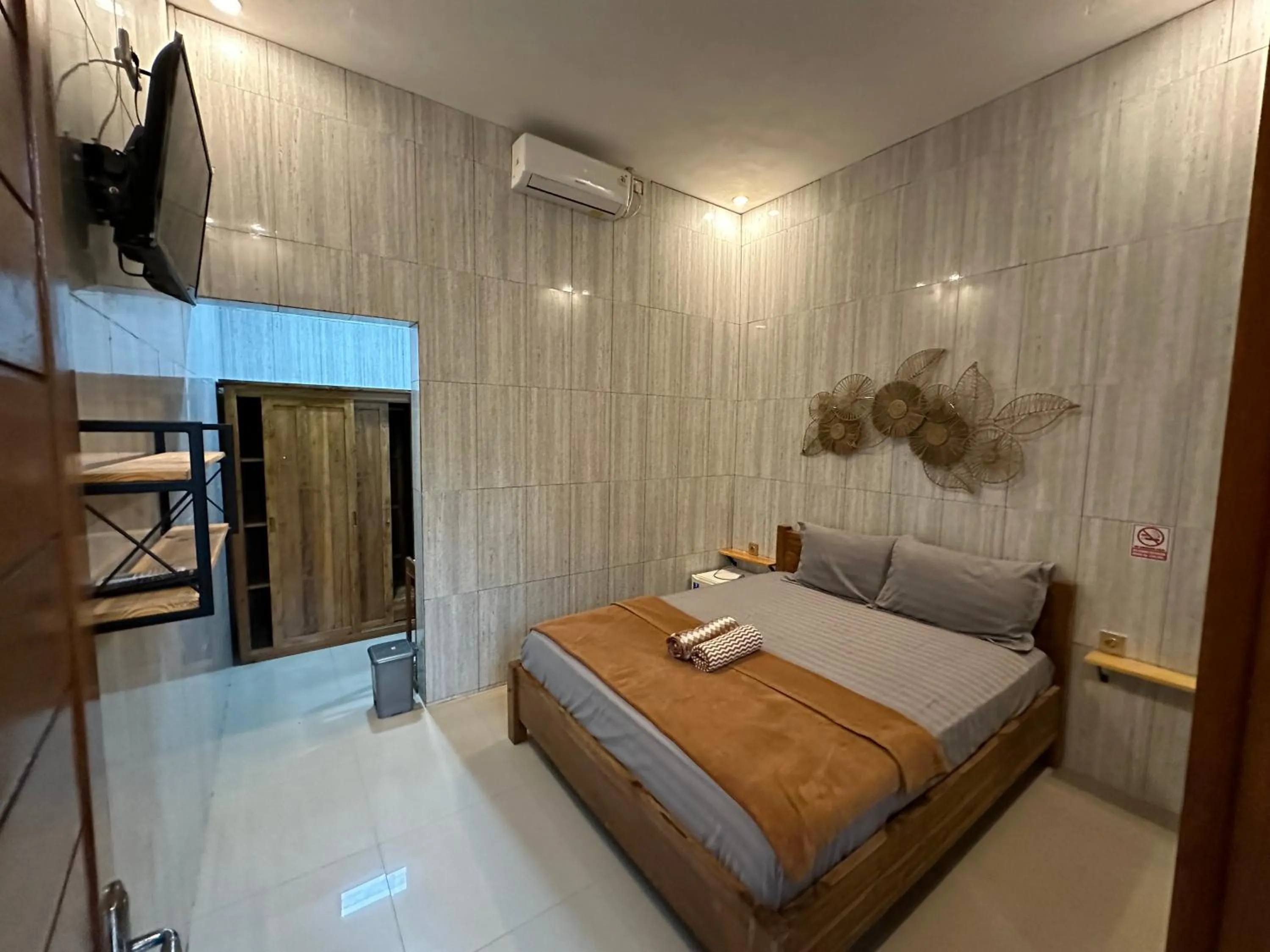 Bed in Kubu Alvian Guest House