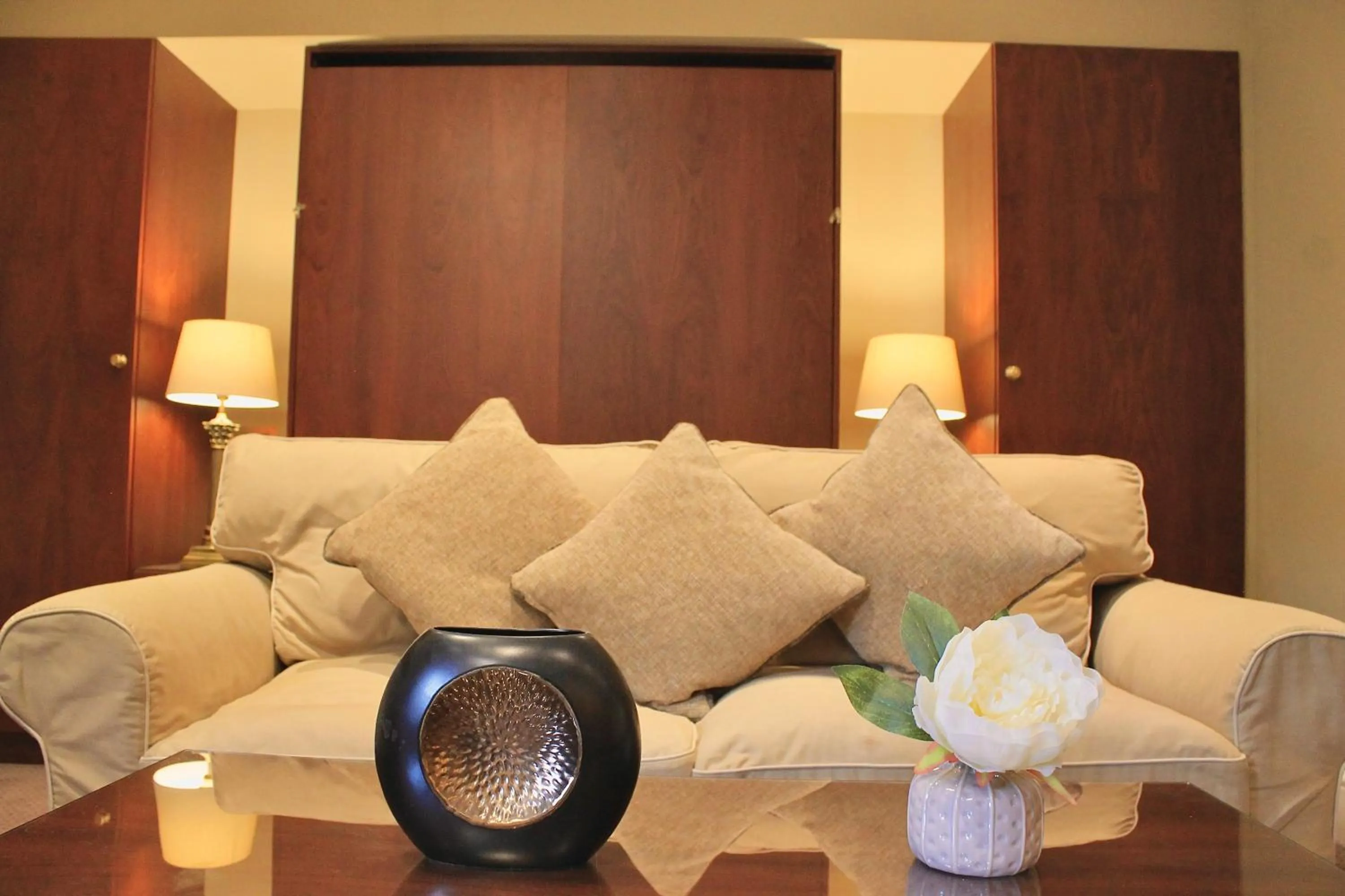 Seating area in Grovefield House Hotel By Uno