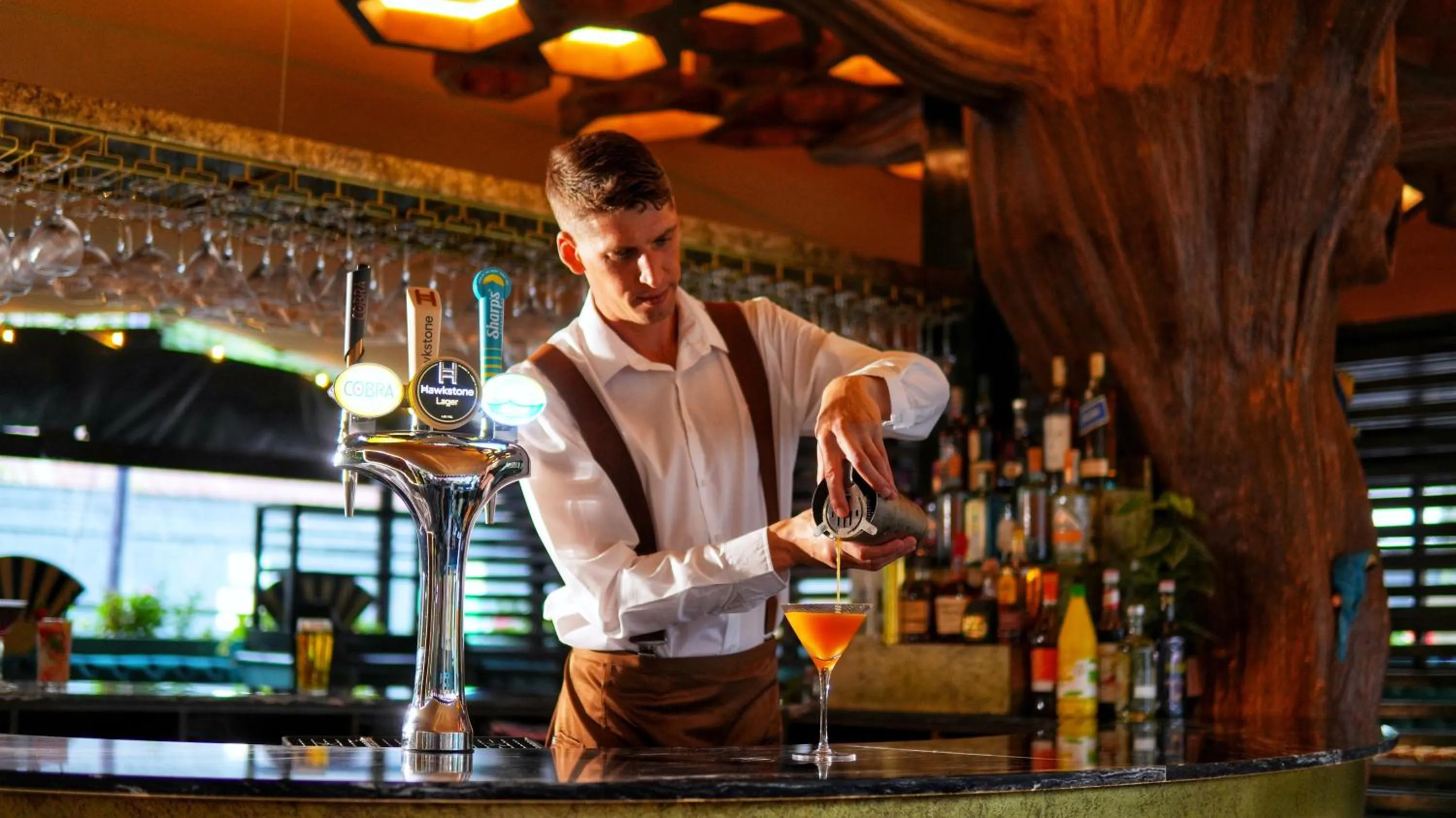 Lounge or bar in Grovefield House Hotel By Uno