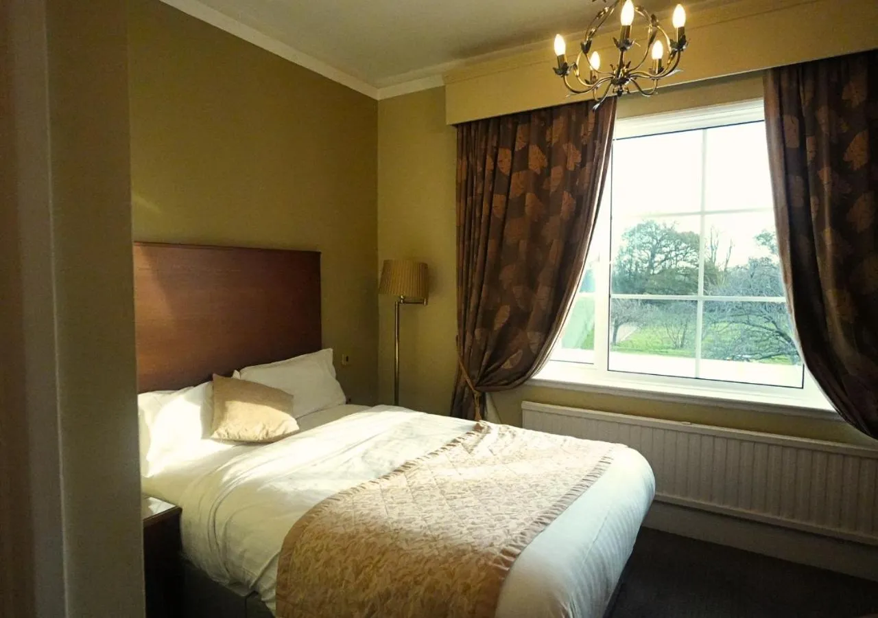 Bed in Grovefield House Hotel By Uno
