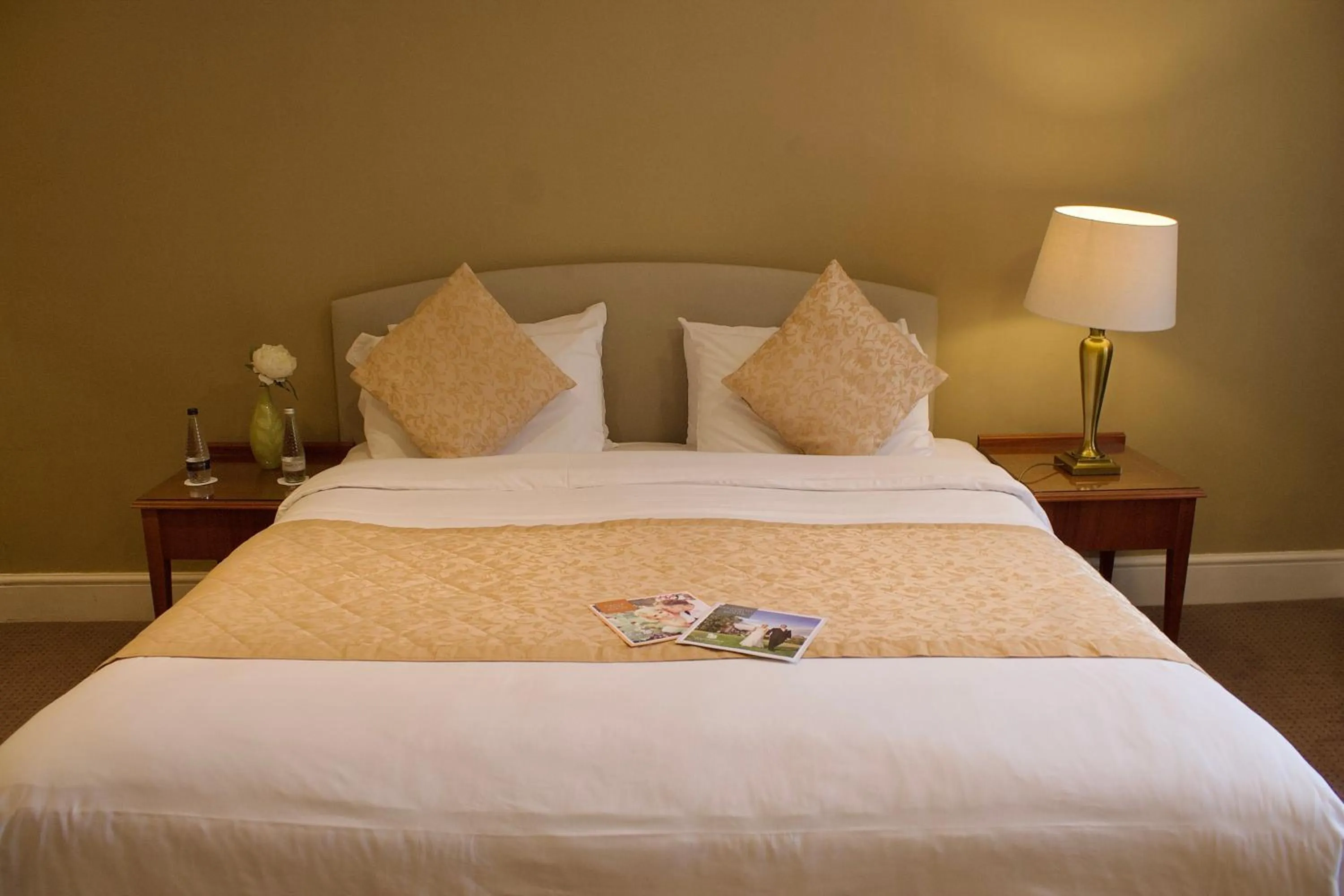 Bed in Grovefield House Hotel By Uno