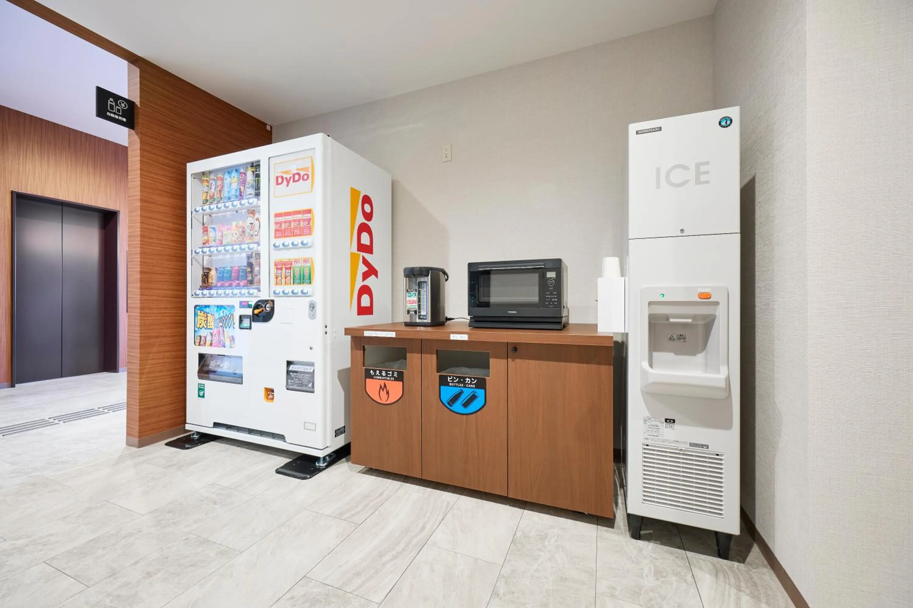 vending machine in Sunnemu Hotel in Honjo