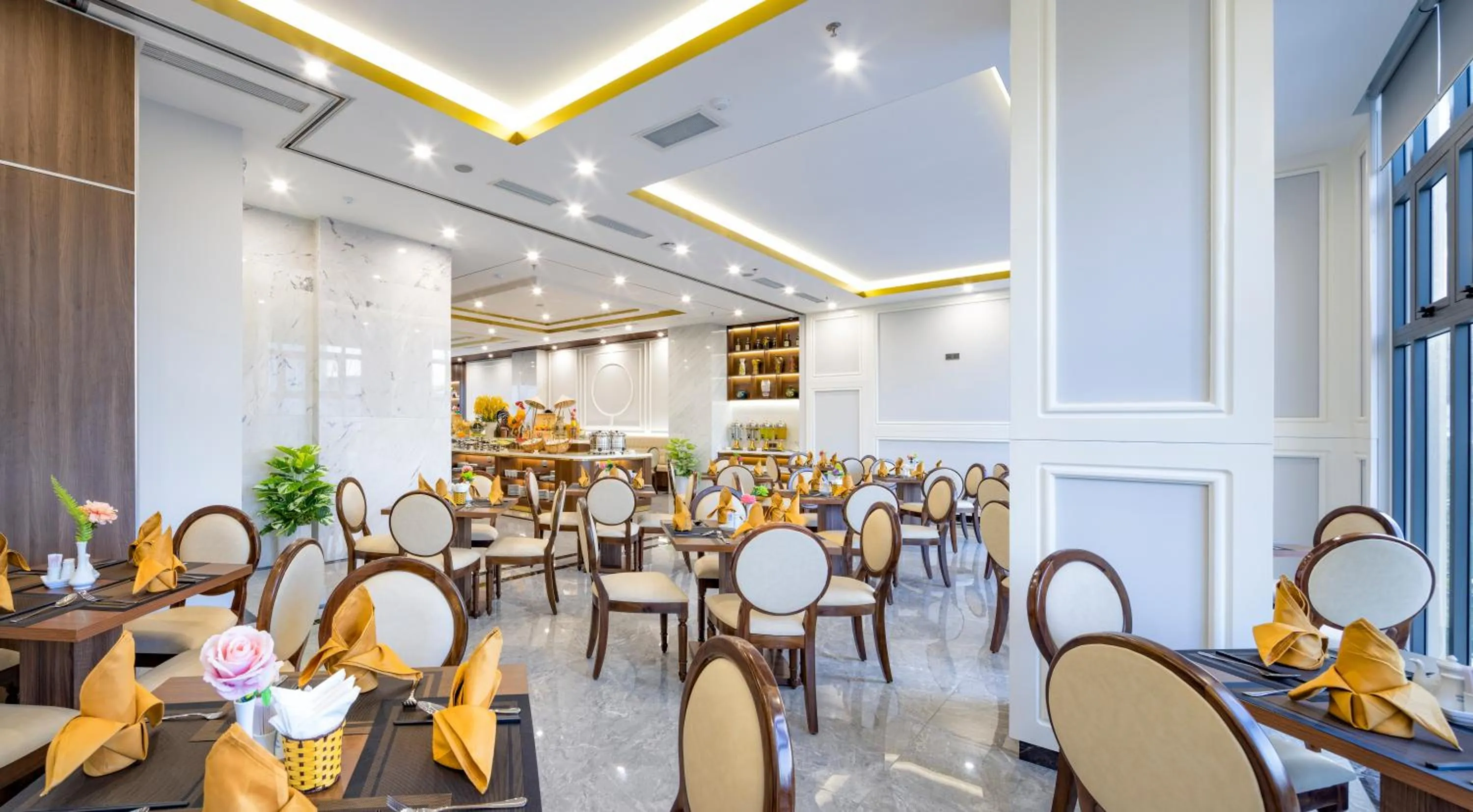 Restaurant/places to eat in Avari Hotel