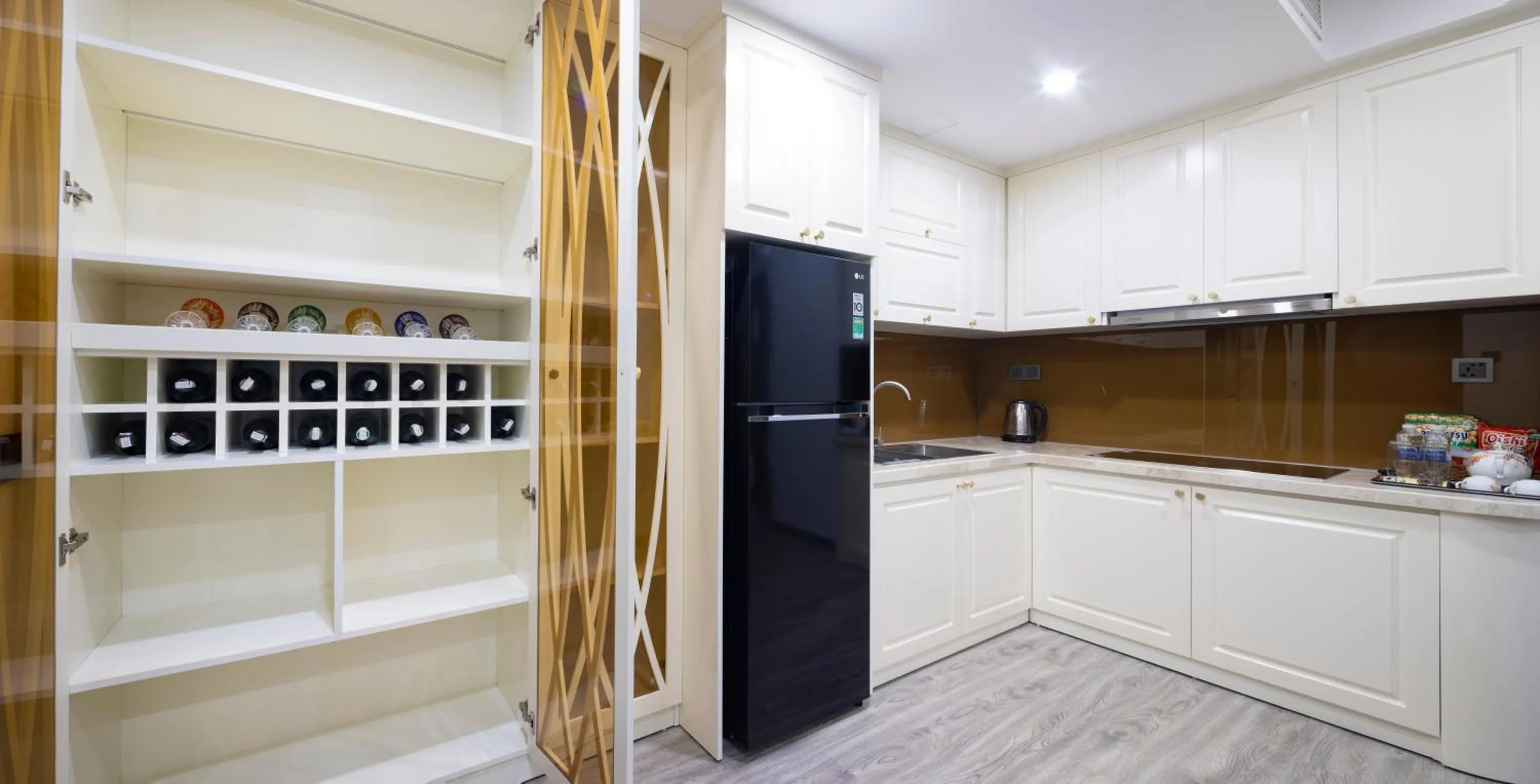 Kitchen or kitchenette in Avari Hotel