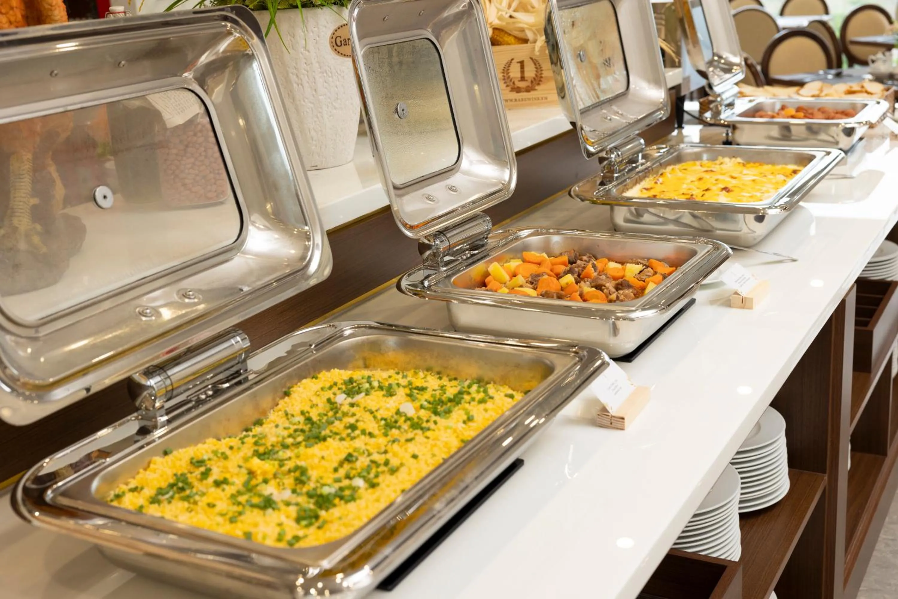 Buffet breakfast in Avari Hotel