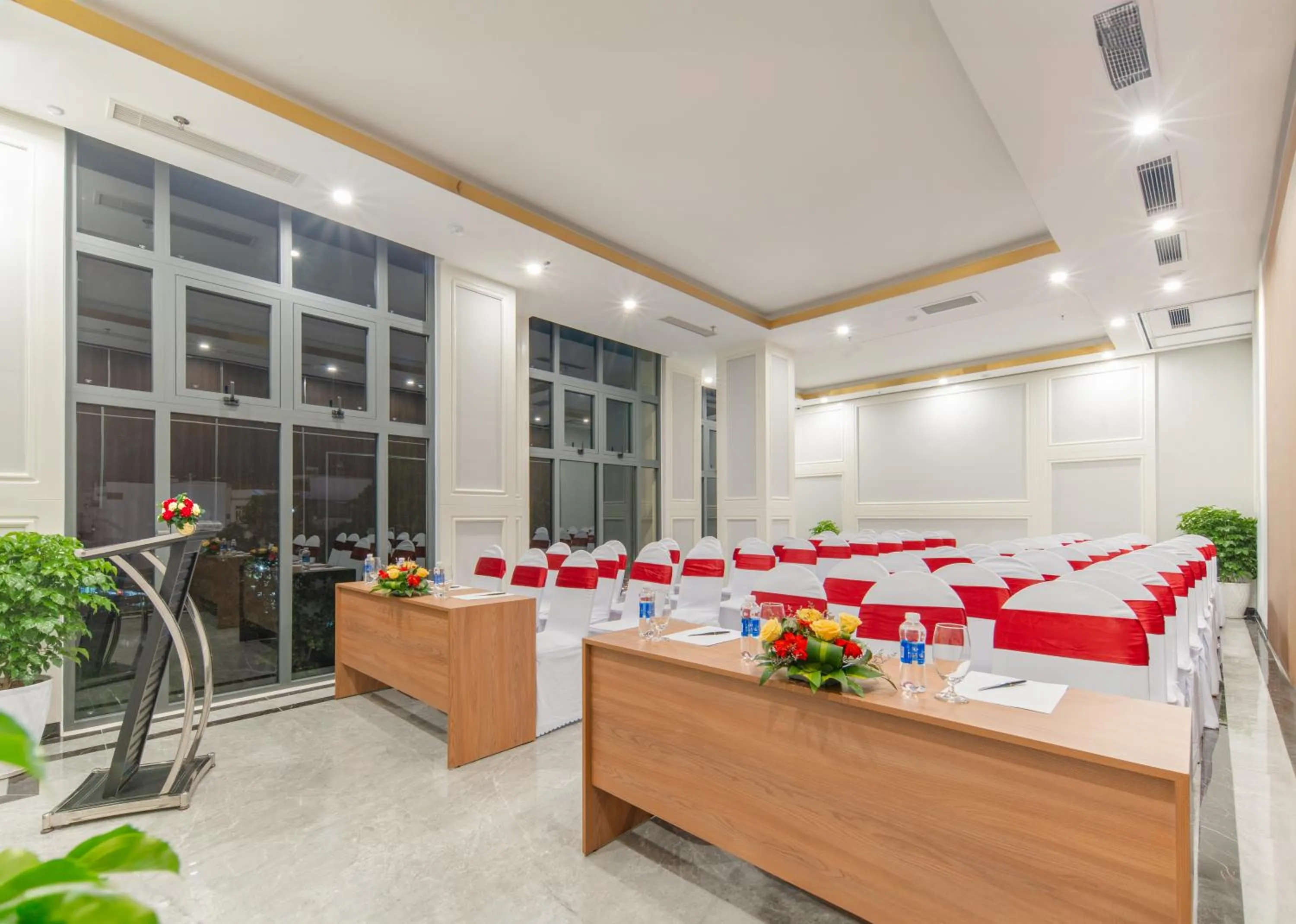 Meeting/conference room in Avari Hotel